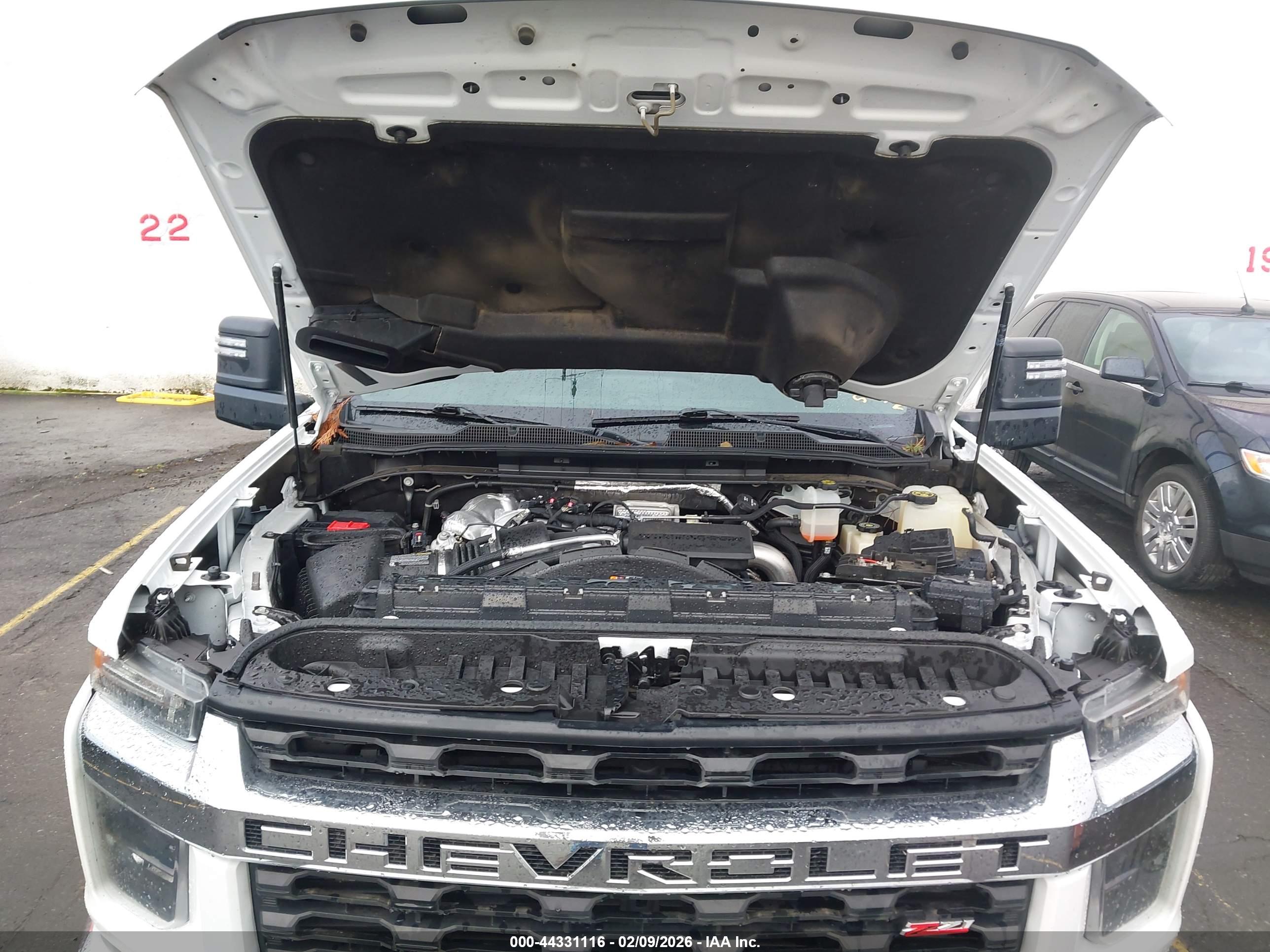 CHEVROLET SILVERADO image 10