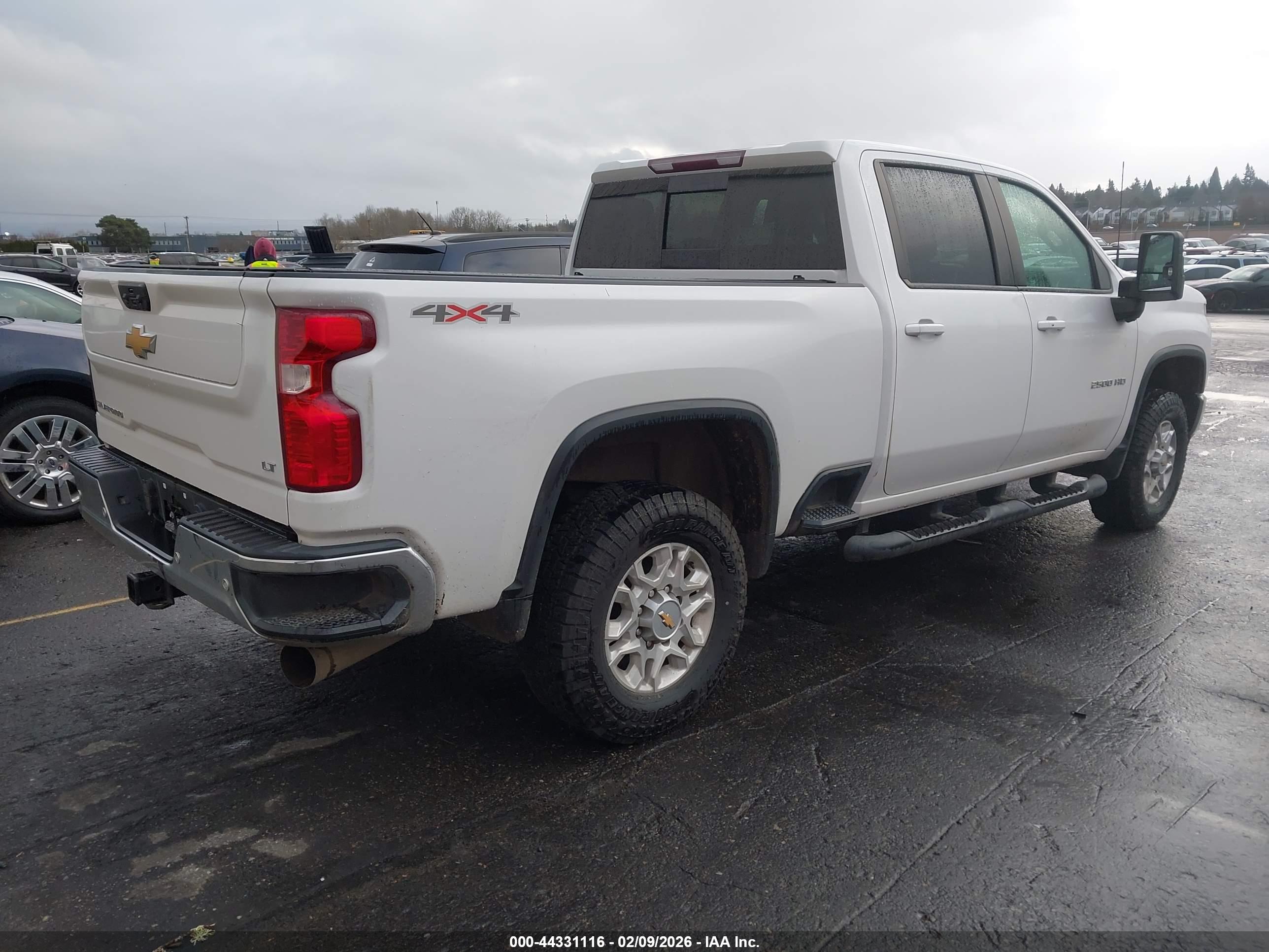 CHEVROLET SILVERADO image 4
