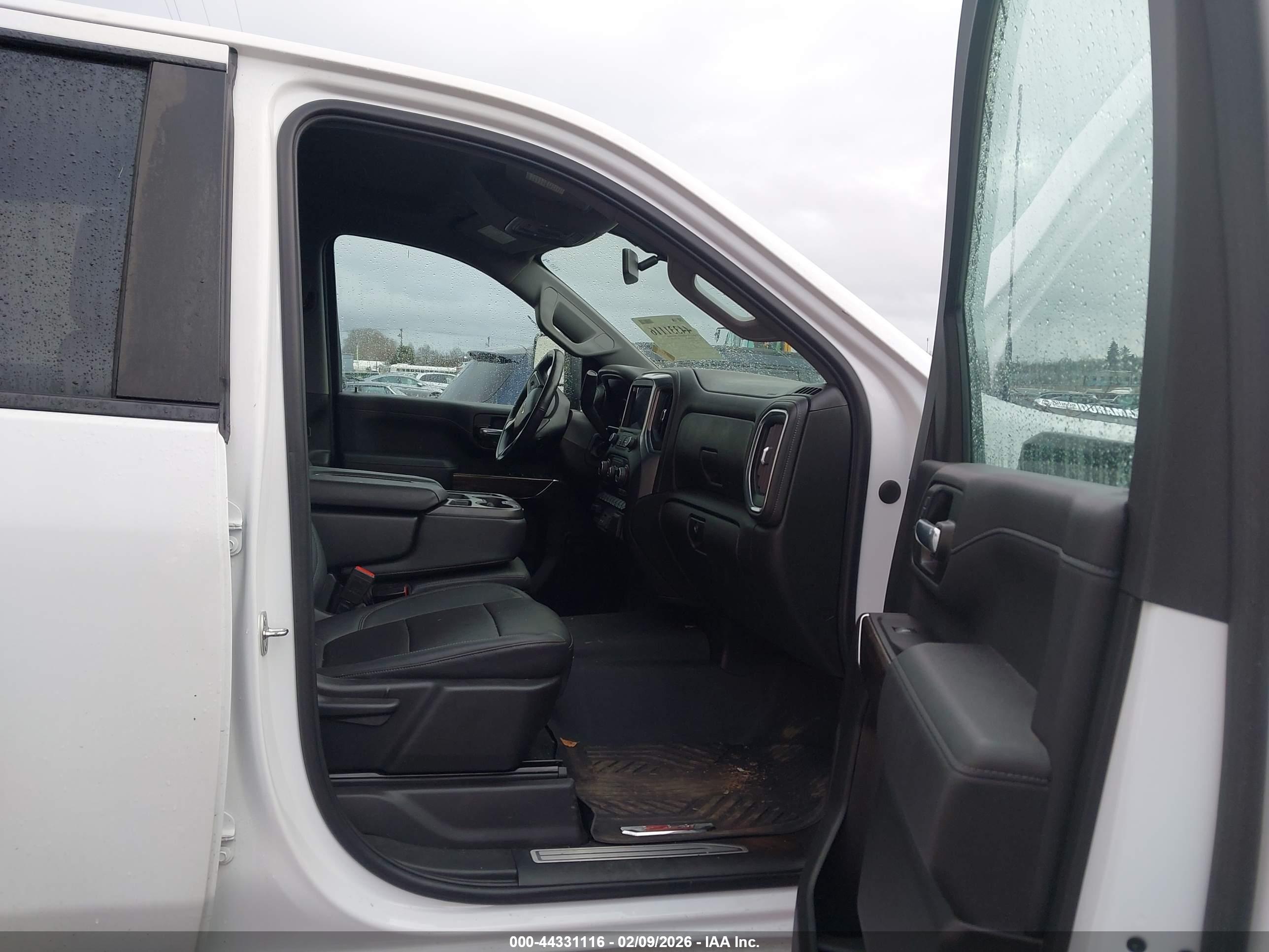 CHEVROLET SILVERADO image 5