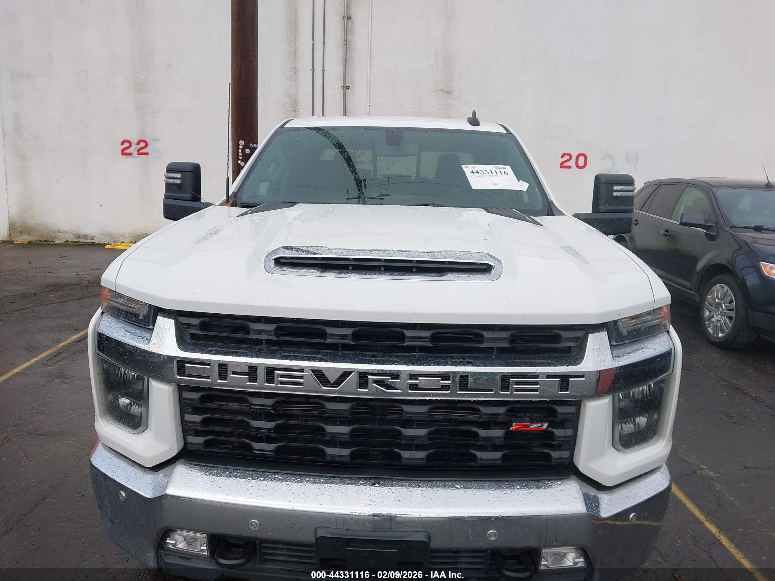CHEVROLET SILVERADO image 6