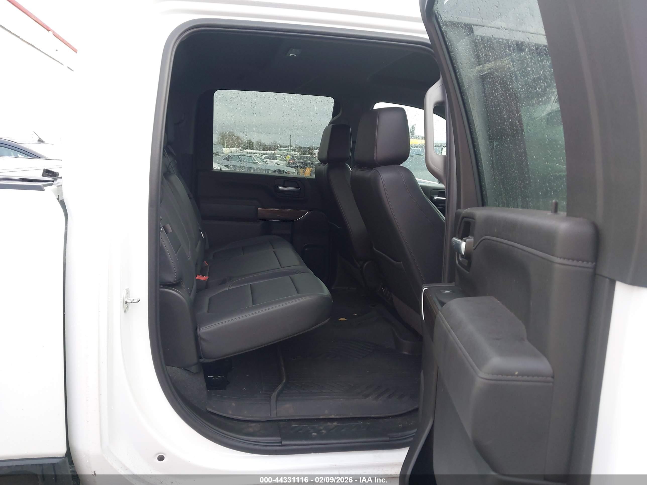 CHEVROLET SILVERADO image 8