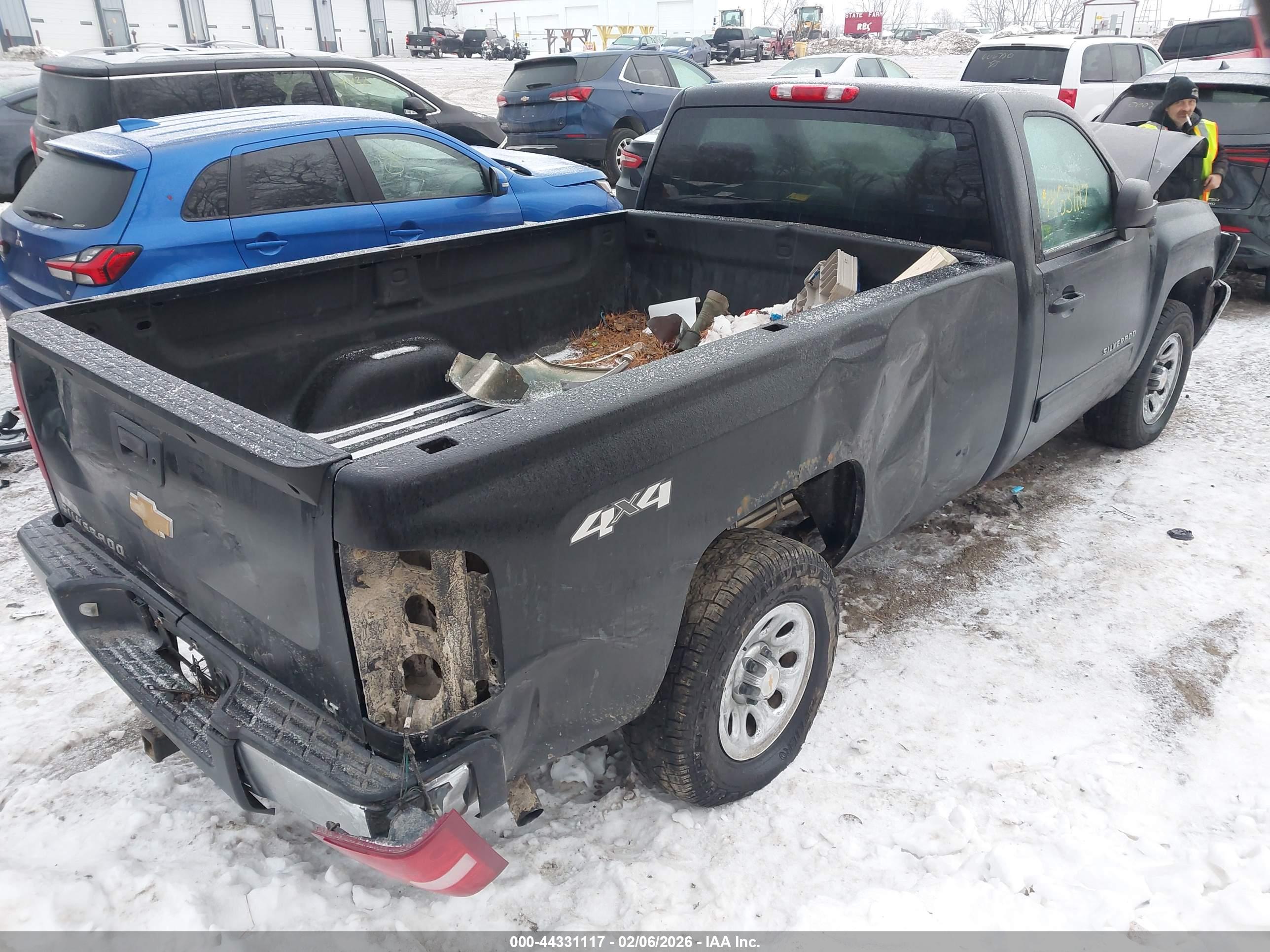 CHEVROLET SILVERADO image 4