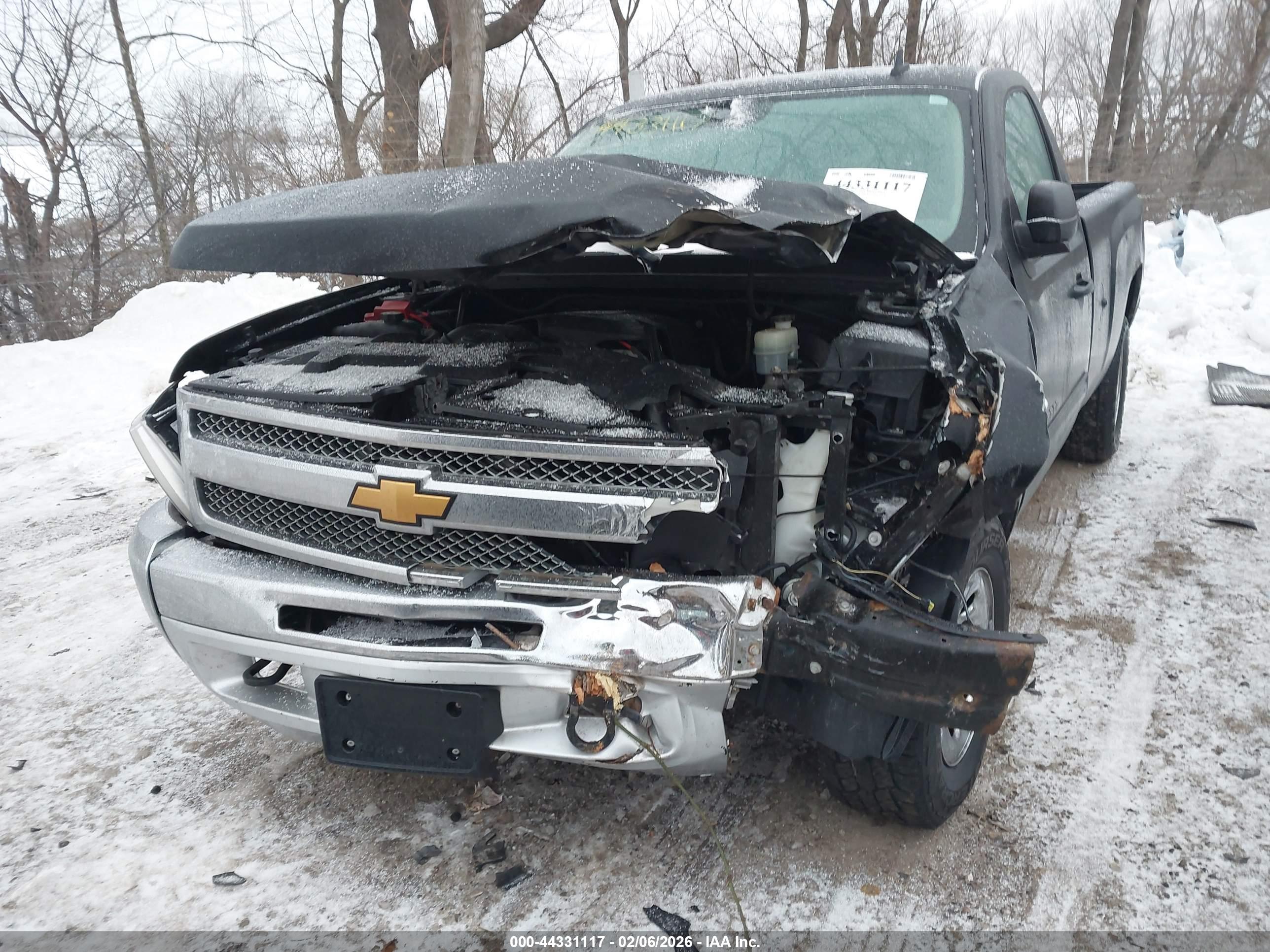 CHEVROLET SILVERADO image 6