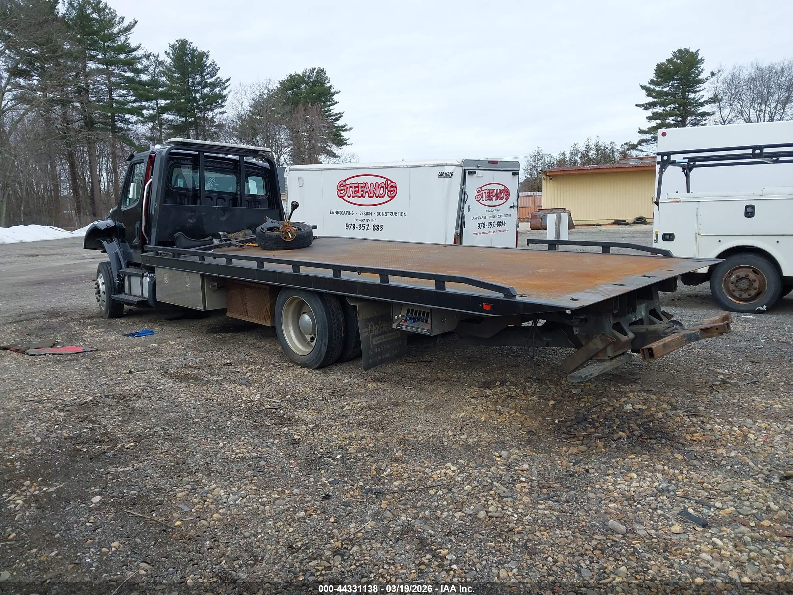 FREIGHTLINER M2 image 3