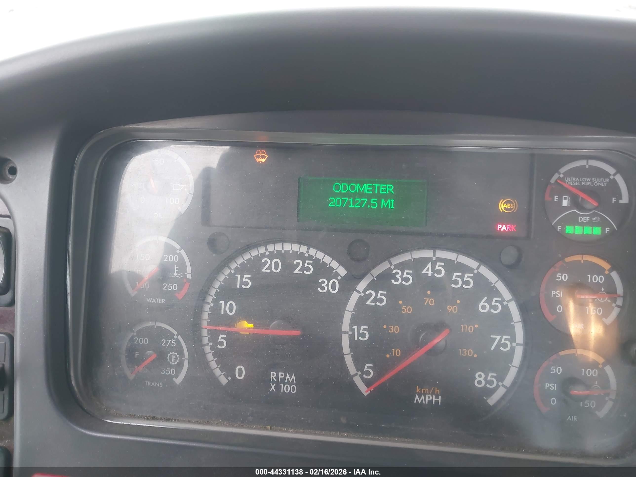 FREIGHTLINER M2 image 6