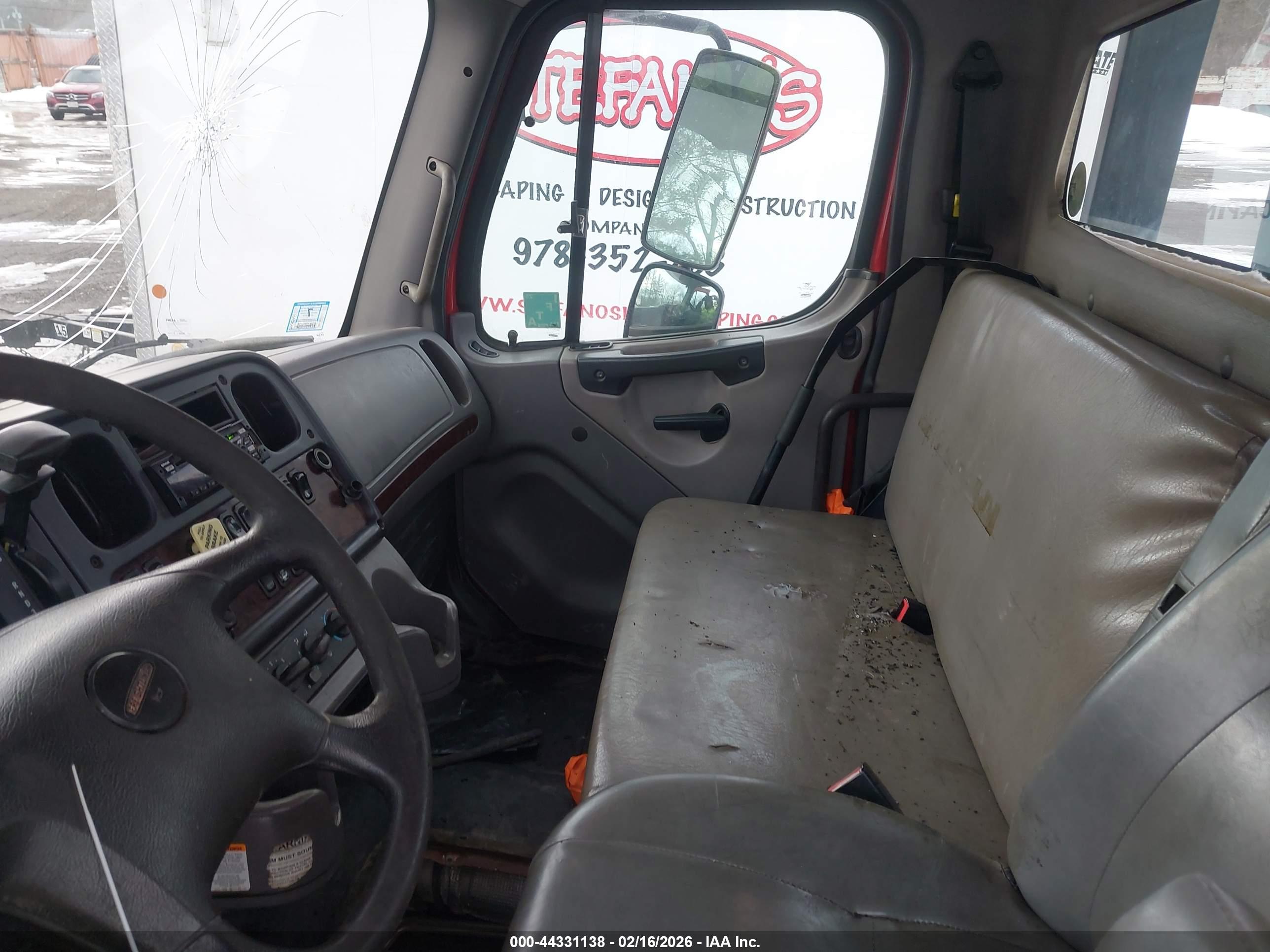 FREIGHTLINER M2 image 7