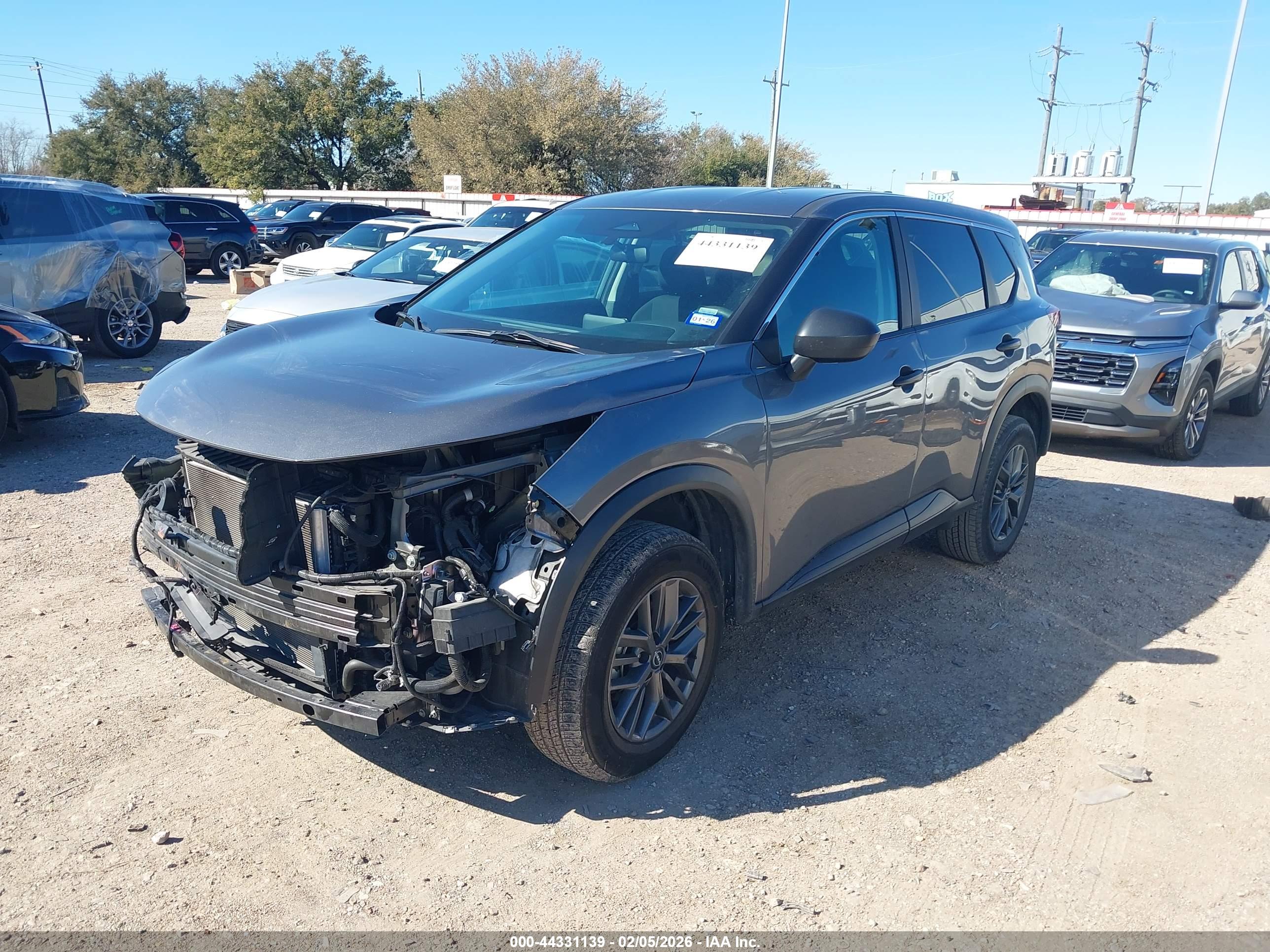 NISSAN ROGUE image 2