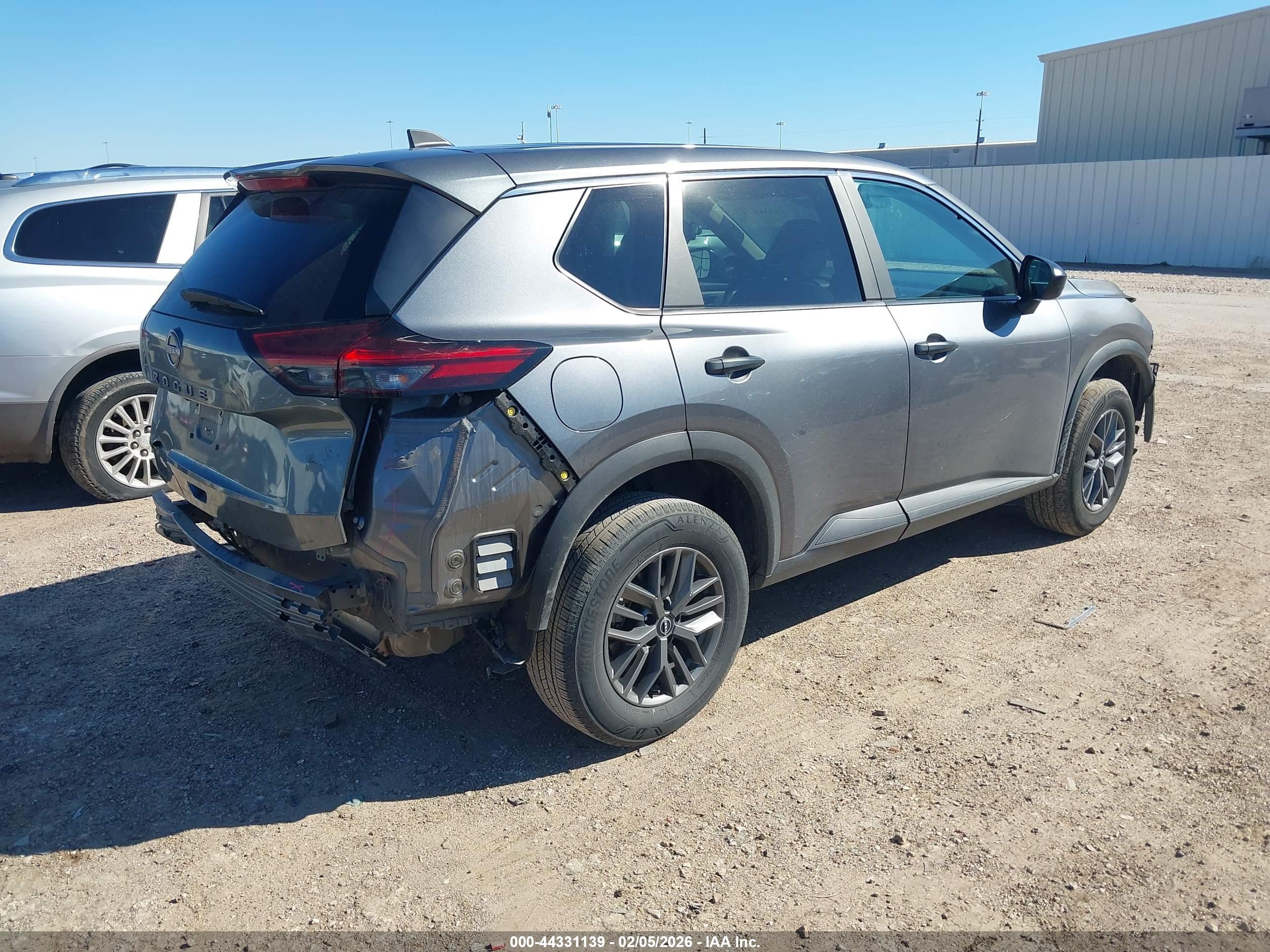 NISSAN ROGUE image 4