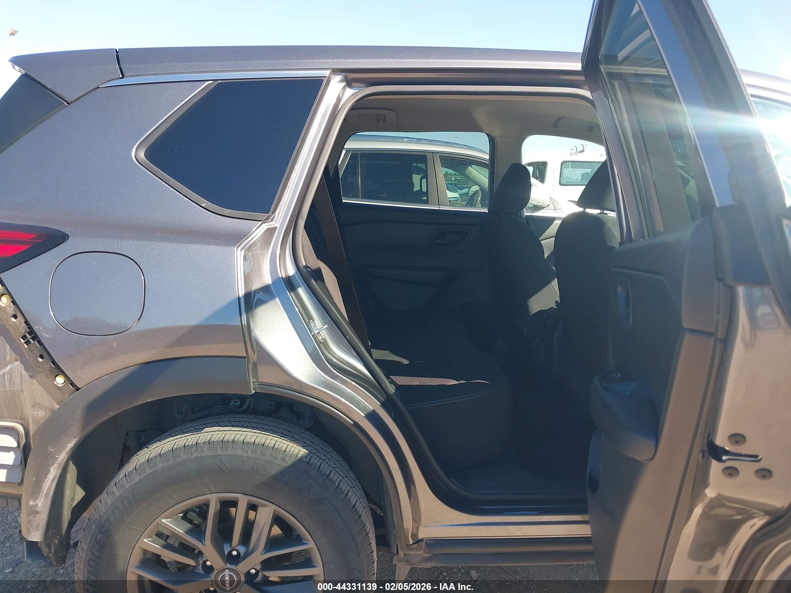 NISSAN ROGUE image 8