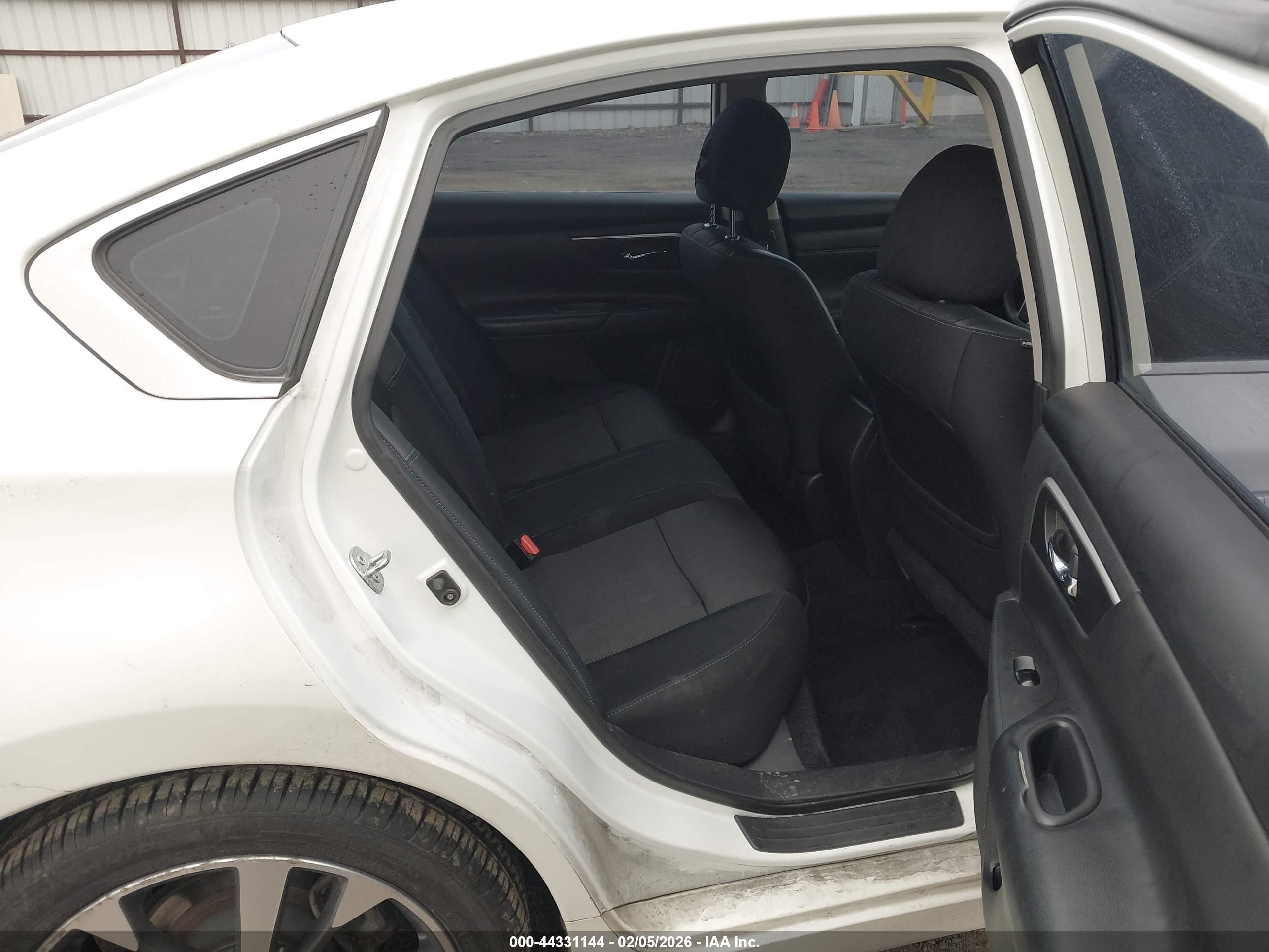 NISSAN ALTIMA image 8