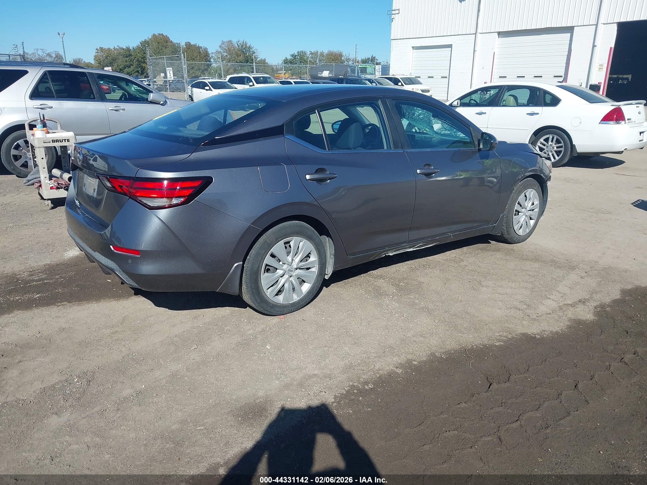NISSAN SENTRA image 4