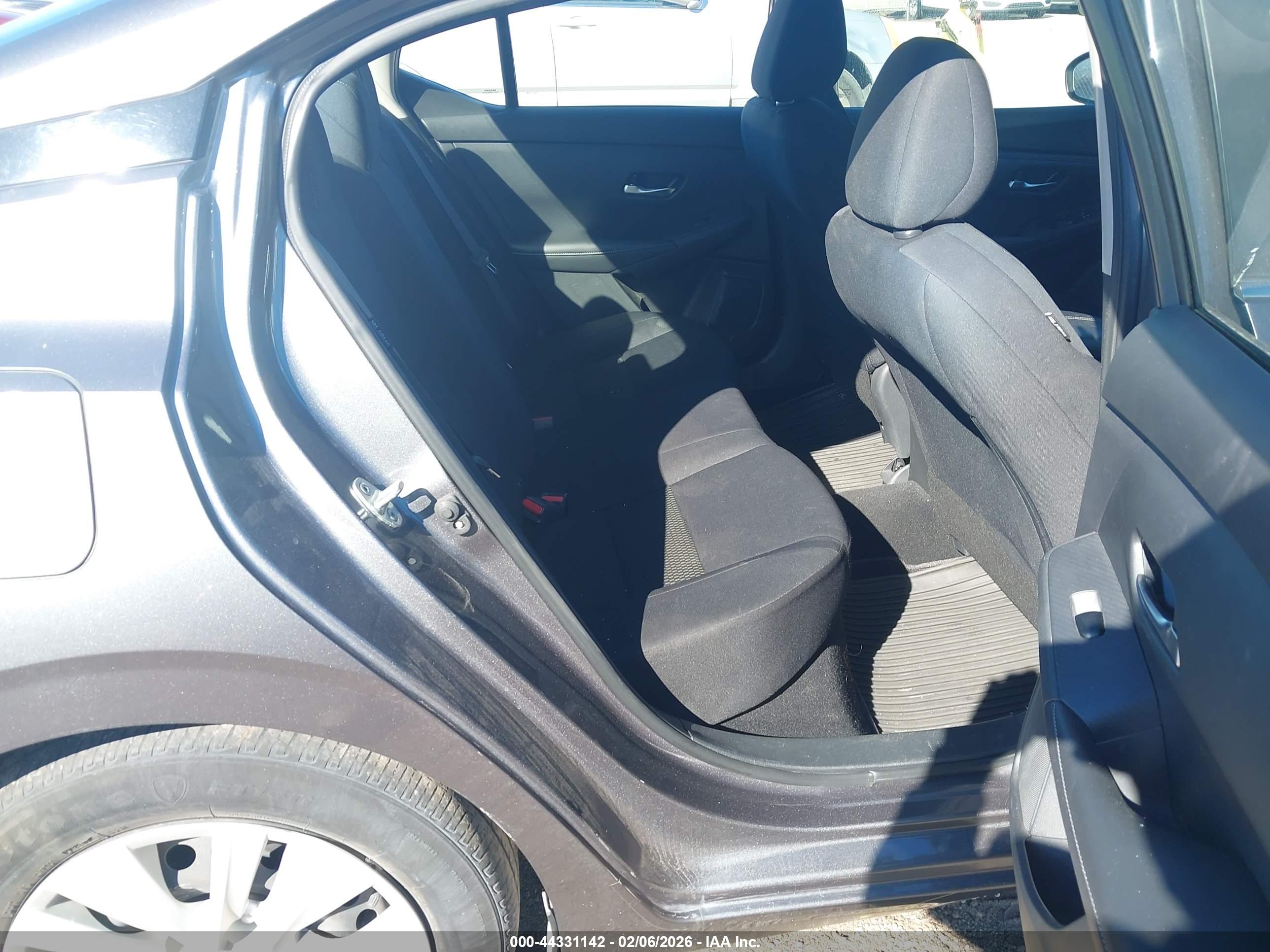 NISSAN SENTRA image 8