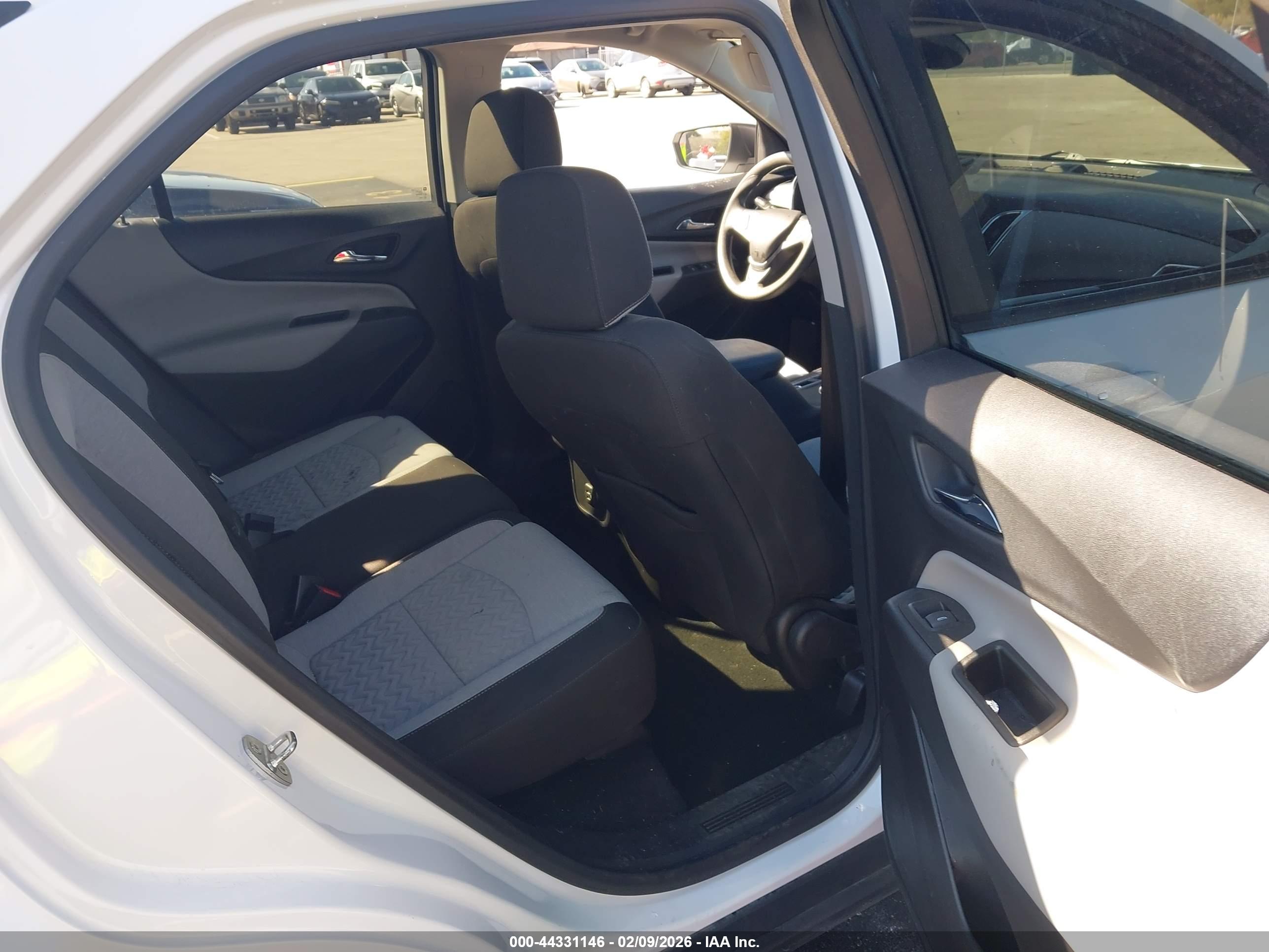 CHEVROLET EQUINOX image 8