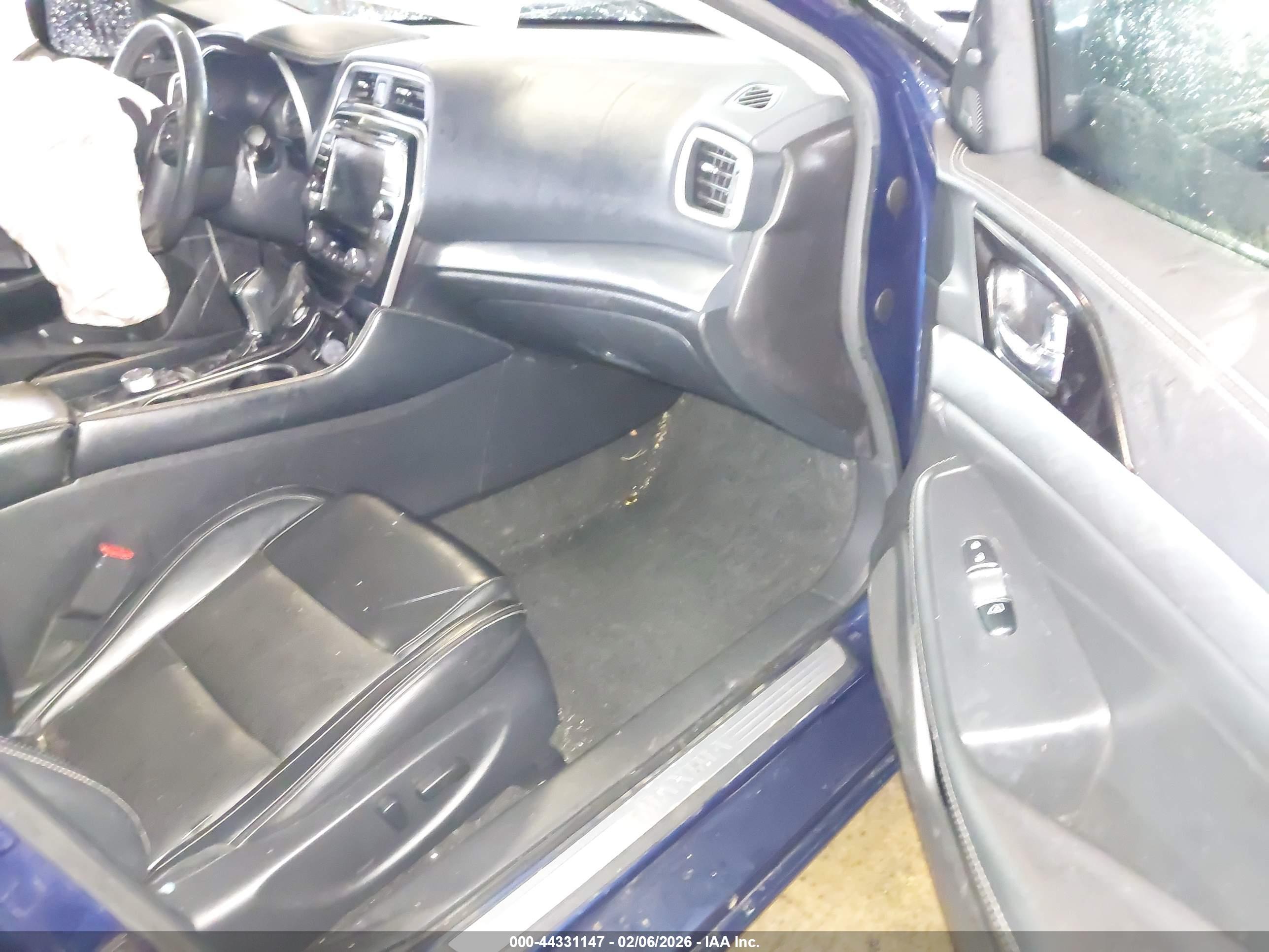 NISSAN MAXIMA image 5