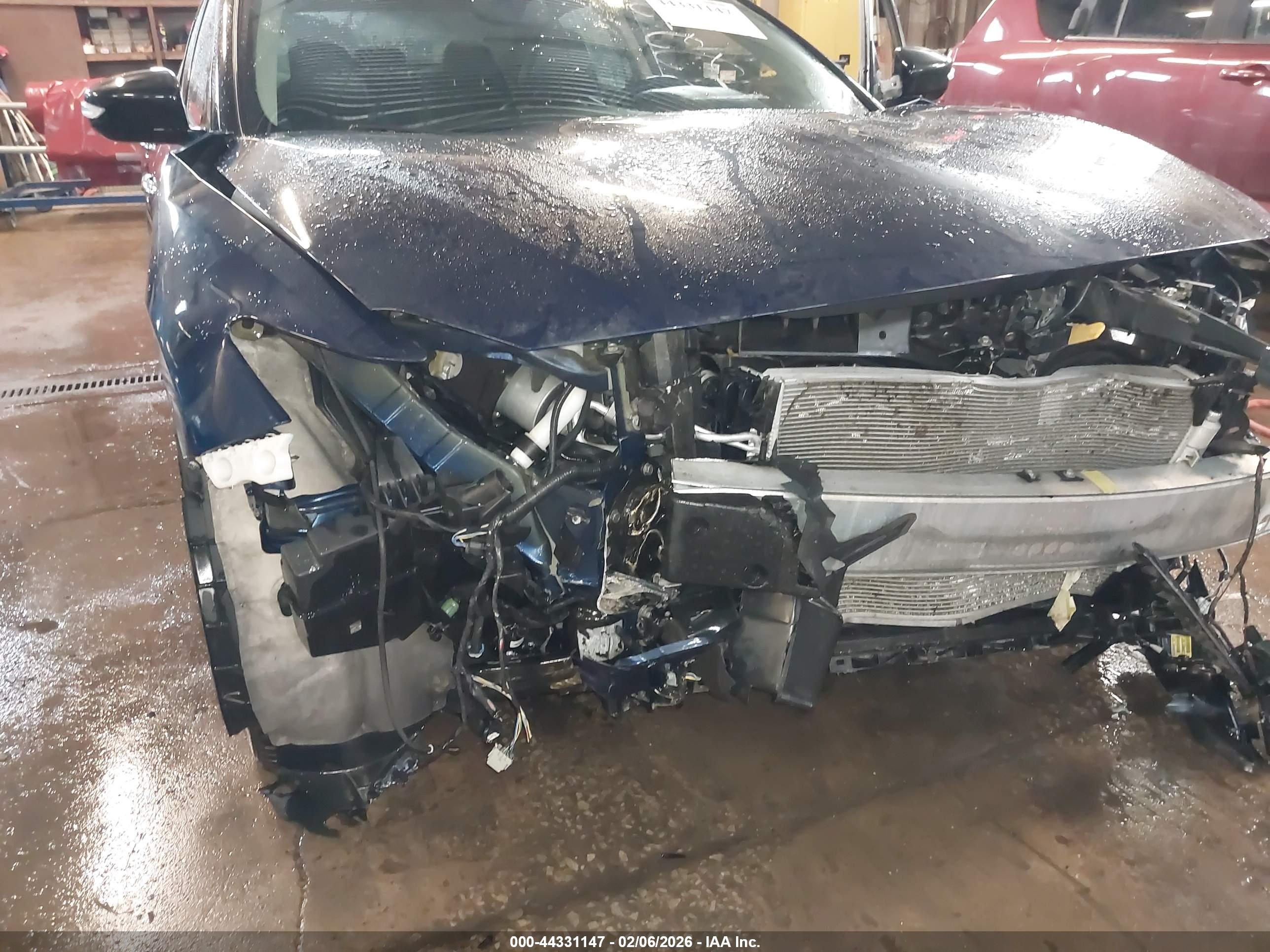 NISSAN MAXIMA image 6