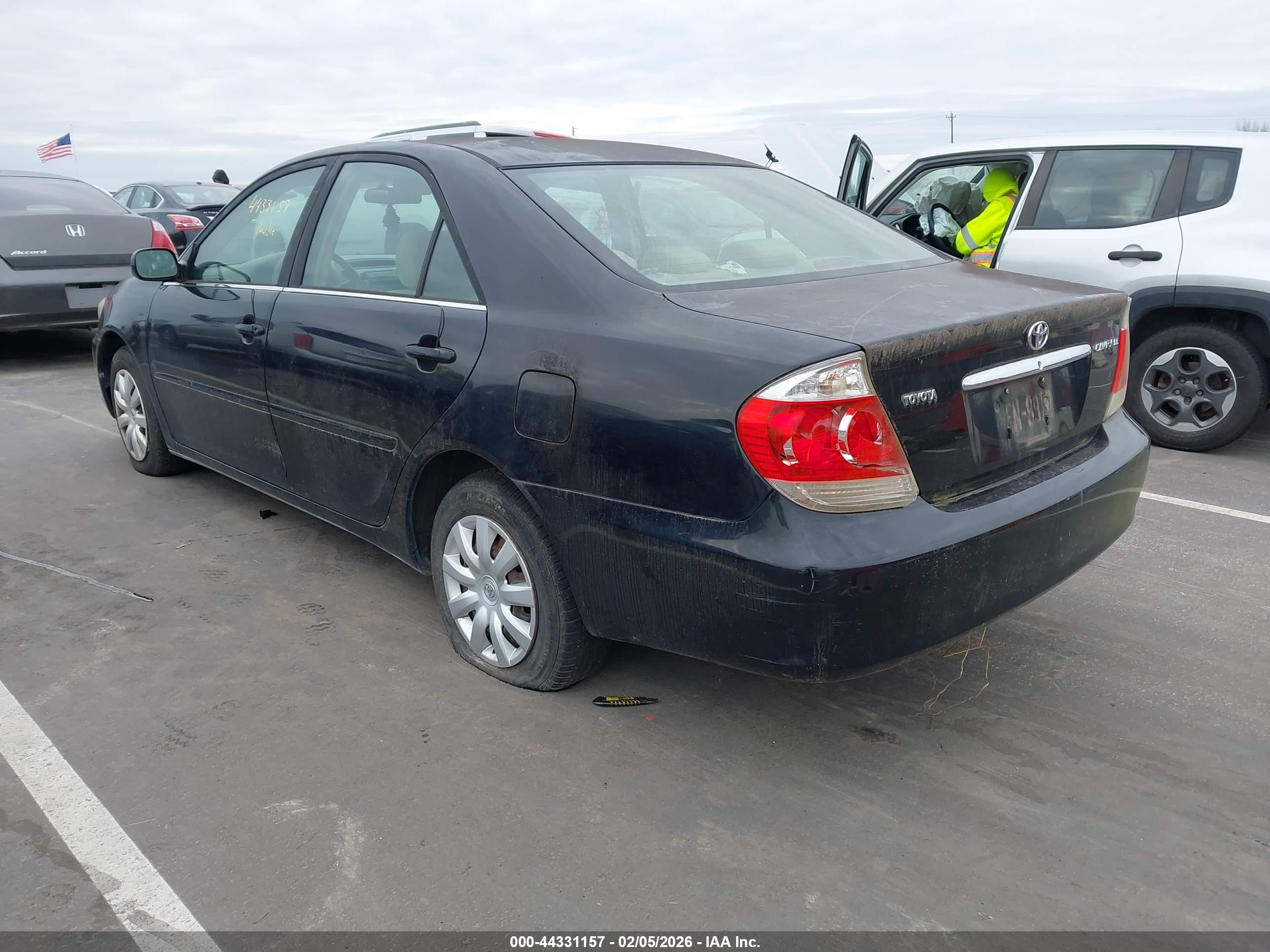 TOYOTA CAMRY image 3