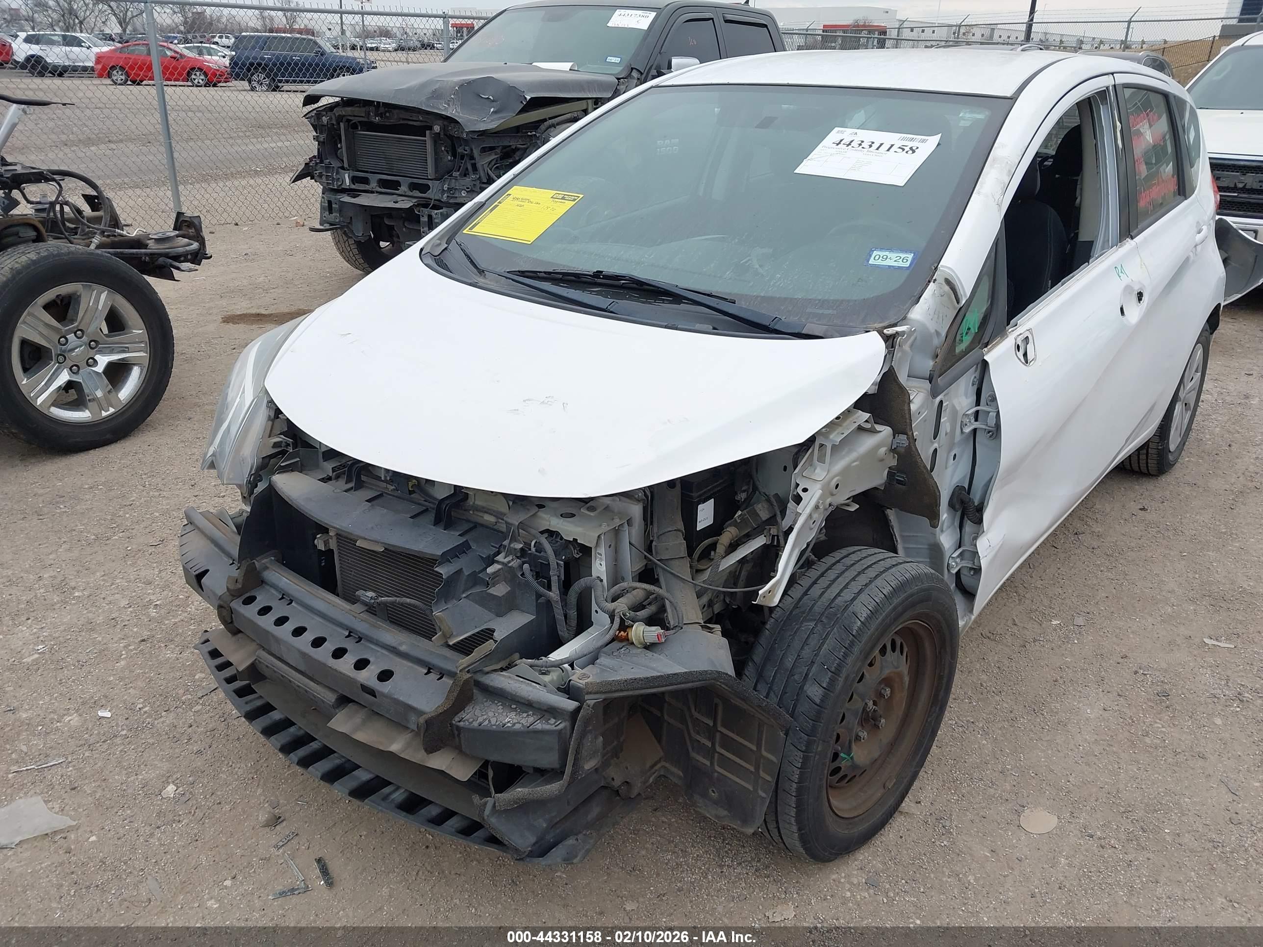 NISSAN VERSA image 6