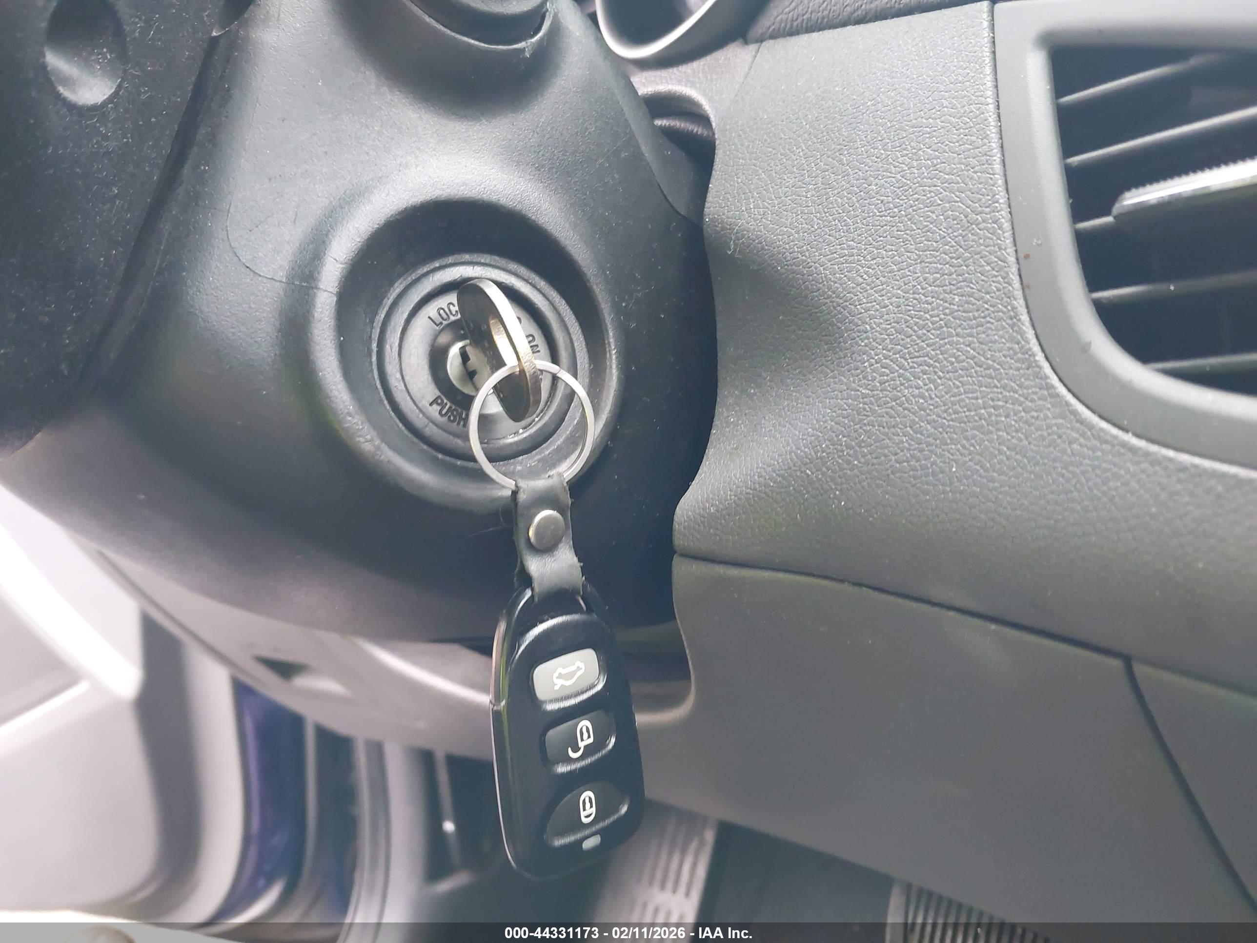 HYUNDAI ELANTRA image 11