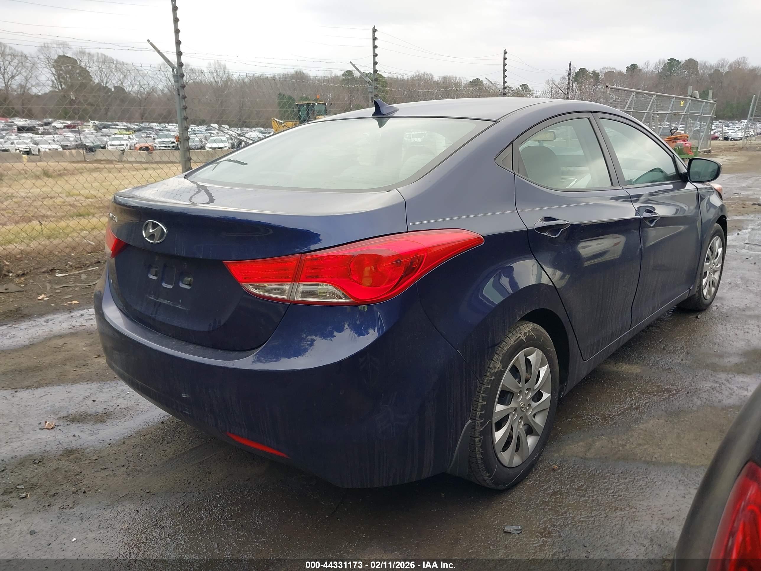 HYUNDAI ELANTRA image 4