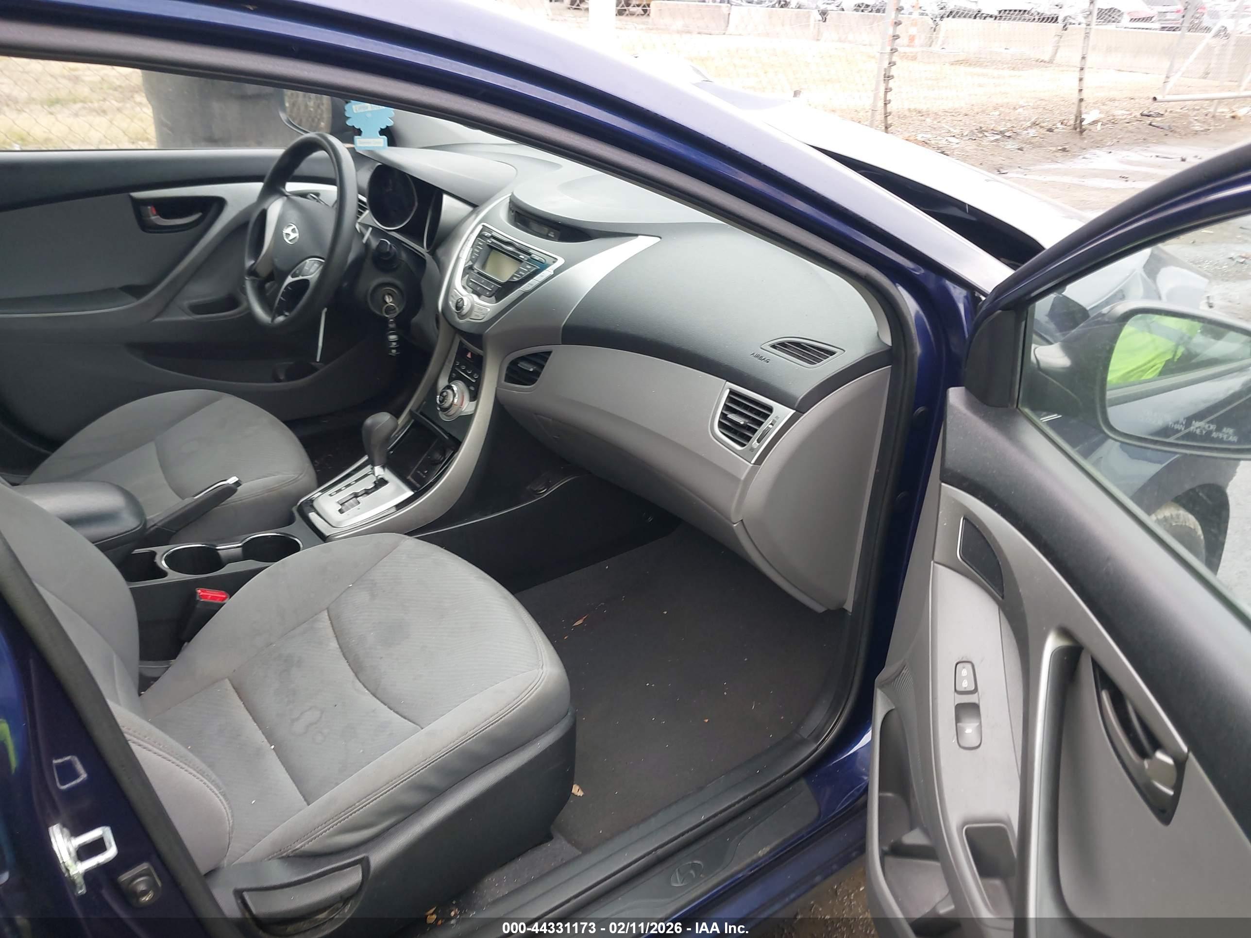 HYUNDAI ELANTRA image 5