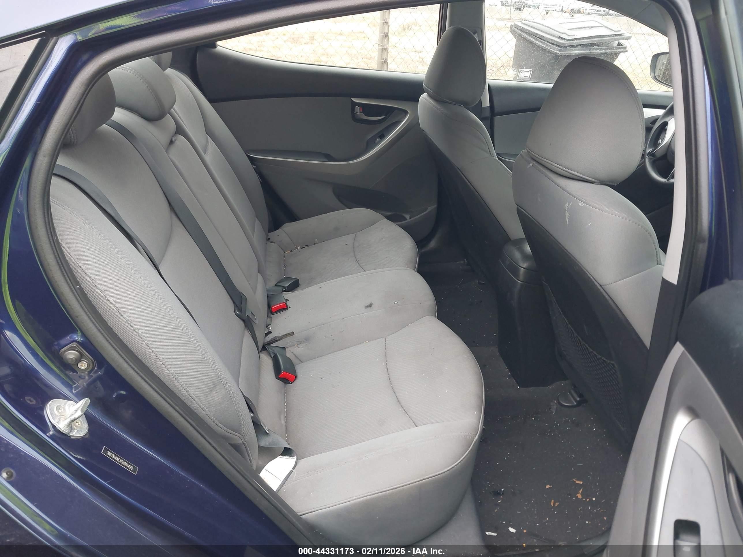 HYUNDAI ELANTRA image 8