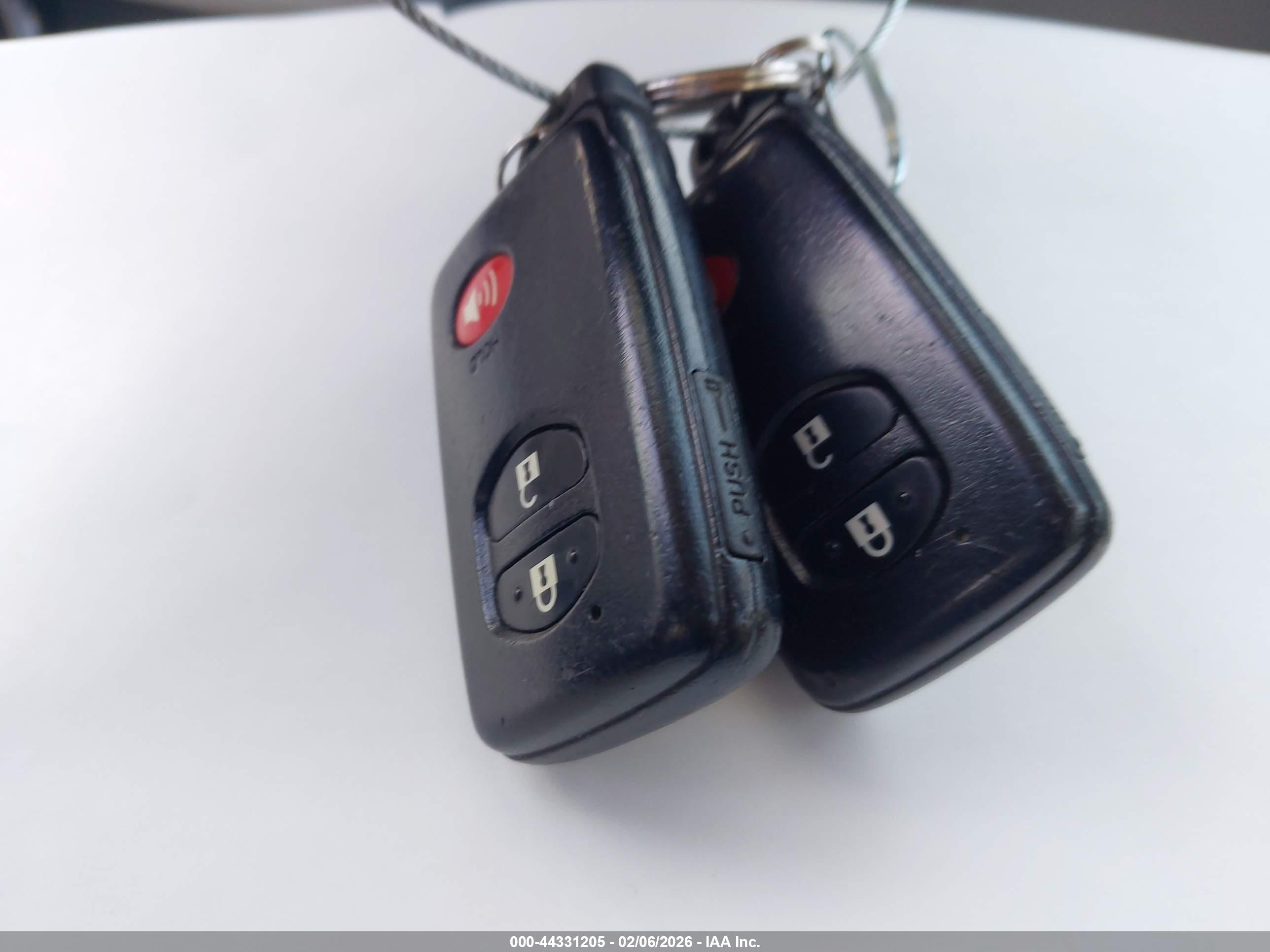 TOYOTA PRIUS image 11