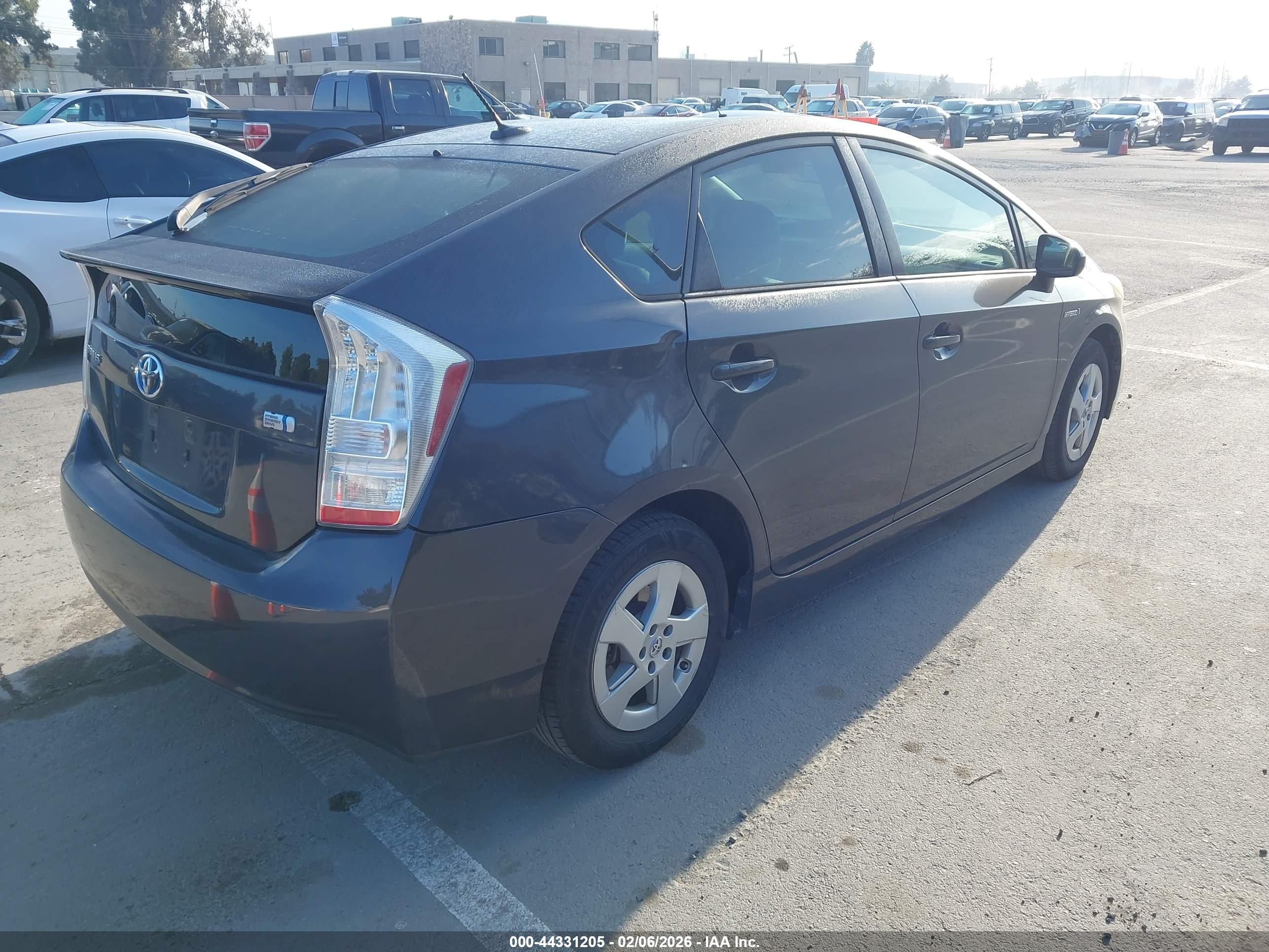 TOYOTA PRIUS image 4