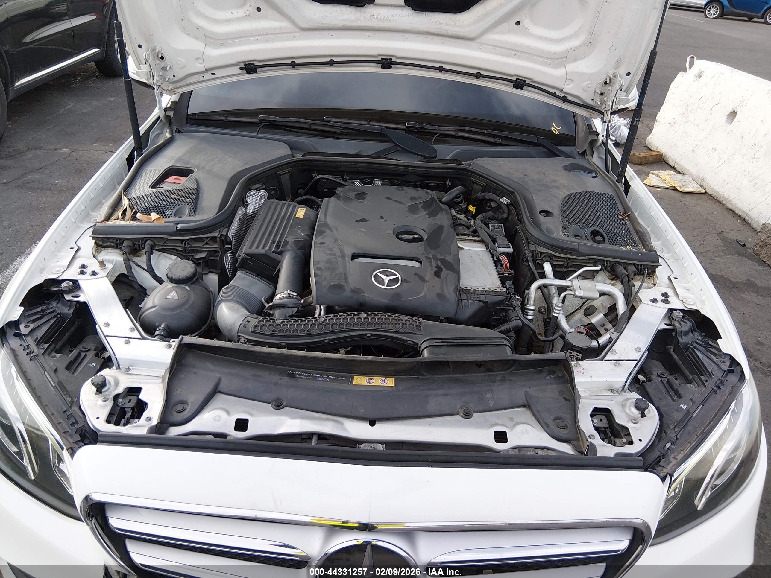 MERCEDES-BENZ E image 10