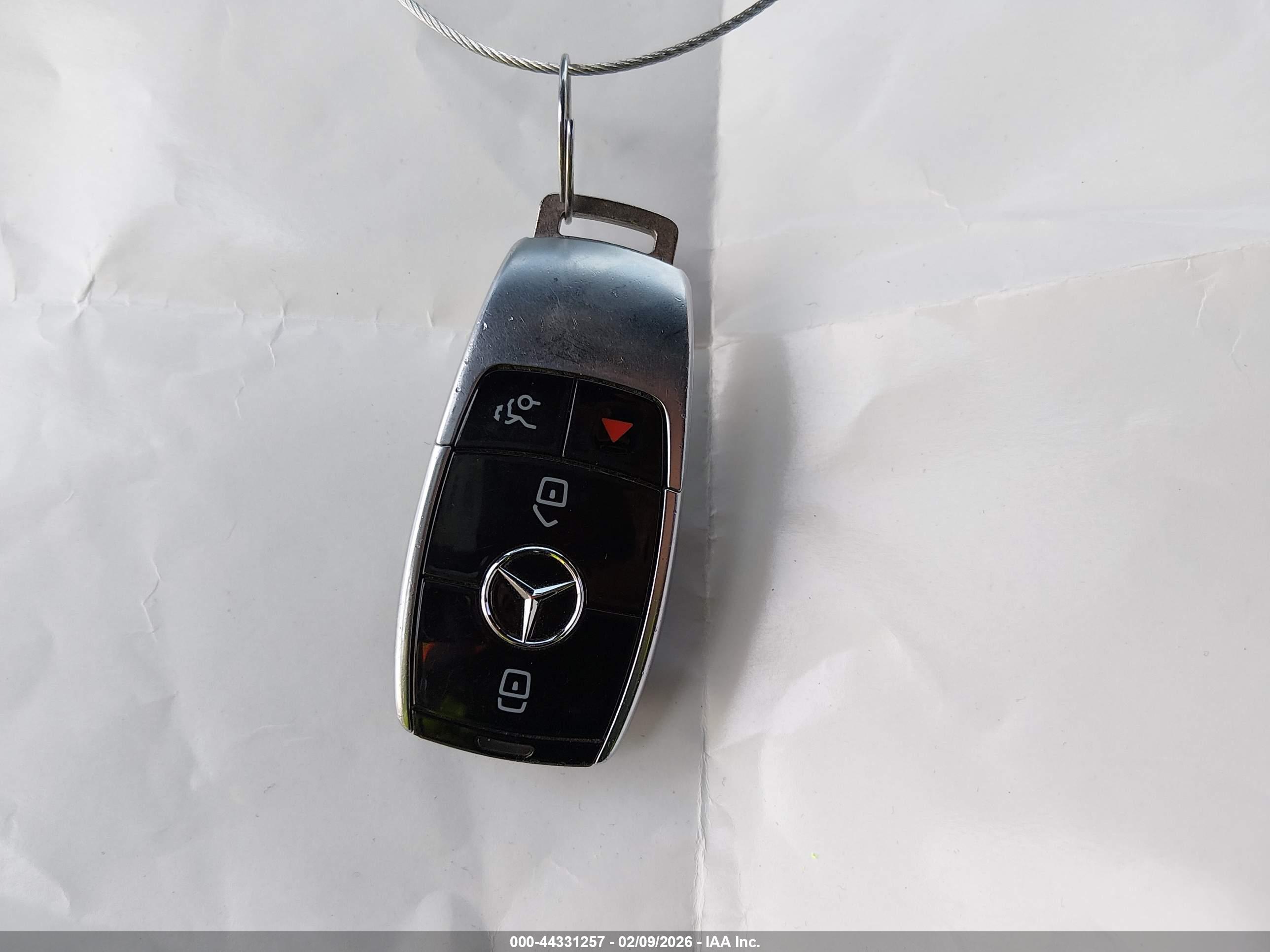 MERCEDES-BENZ E image 11