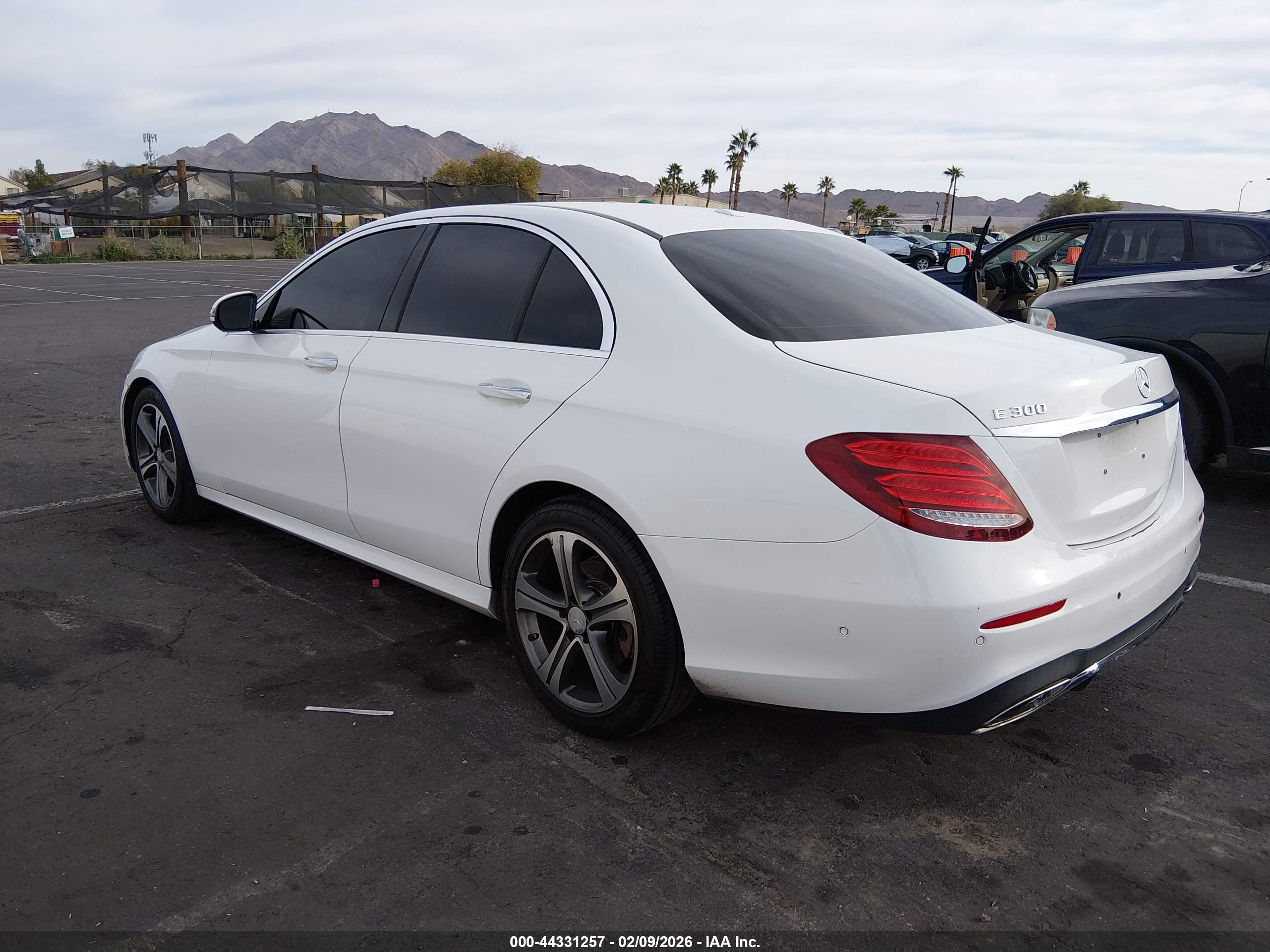 MERCEDES-BENZ E image 3