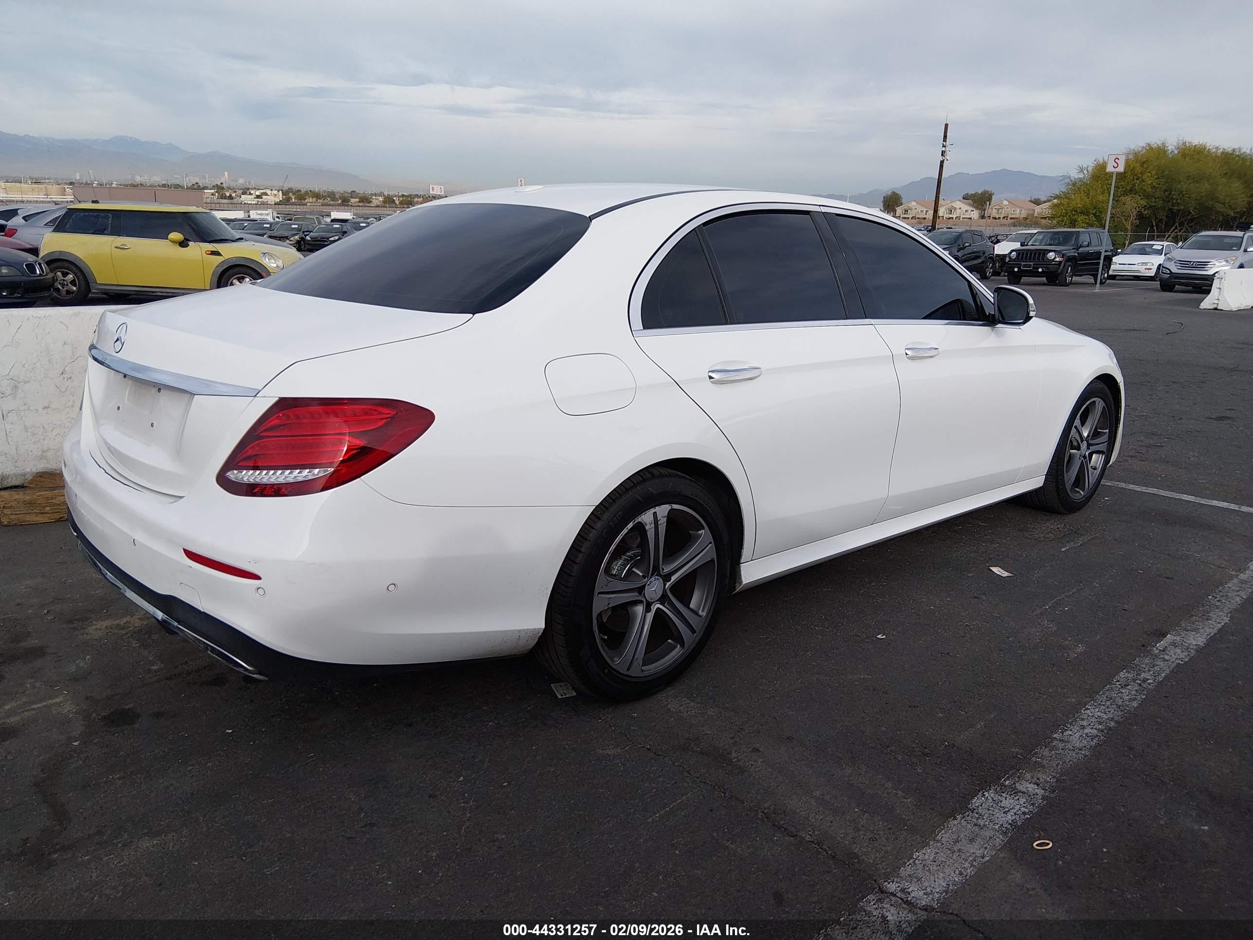 MERCEDES-BENZ E image 4