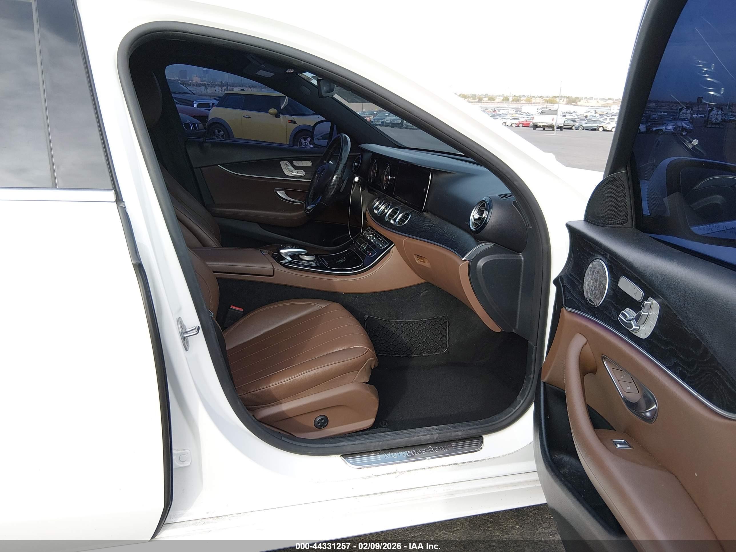 MERCEDES-BENZ E image 5
