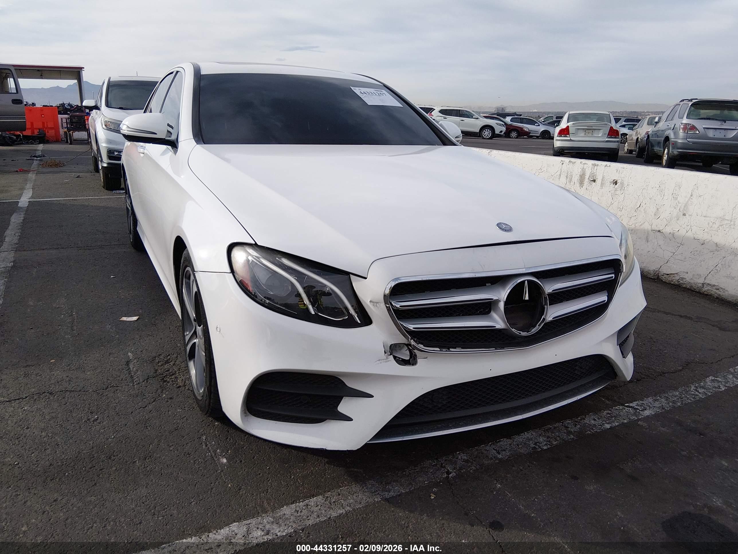 MERCEDES-BENZ E image 6