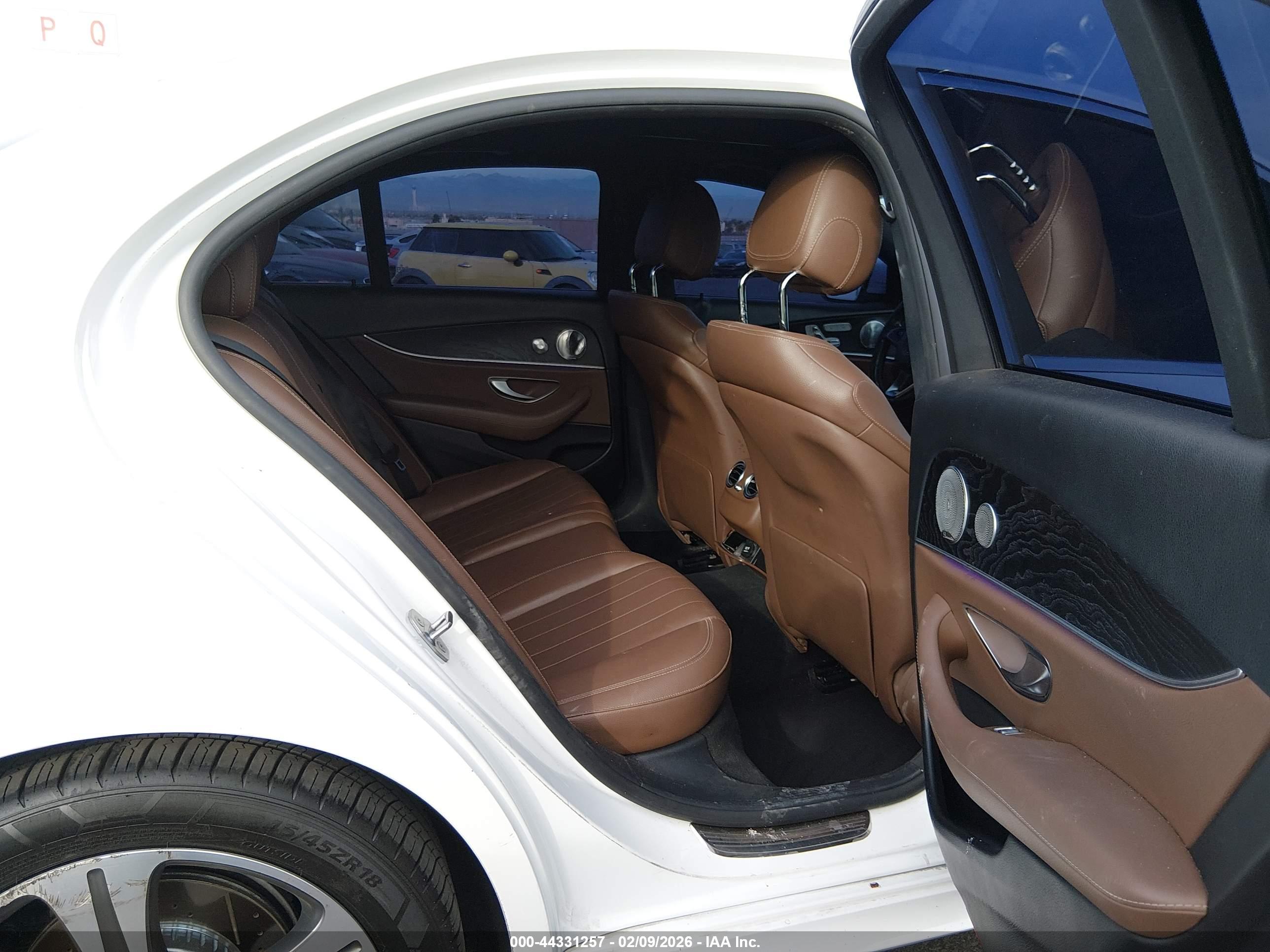 MERCEDES-BENZ E image 8