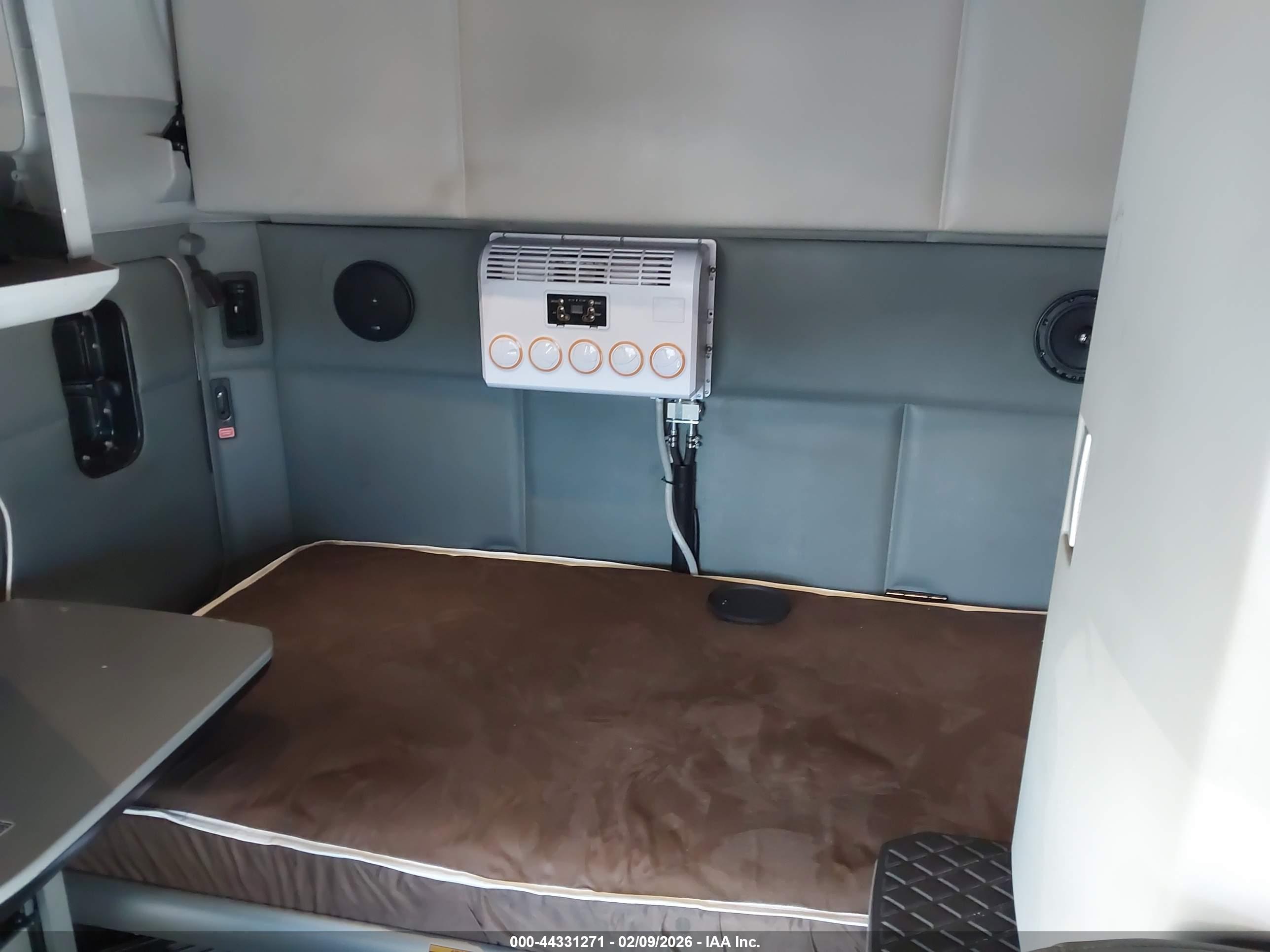 KENWORTH T680 image 7