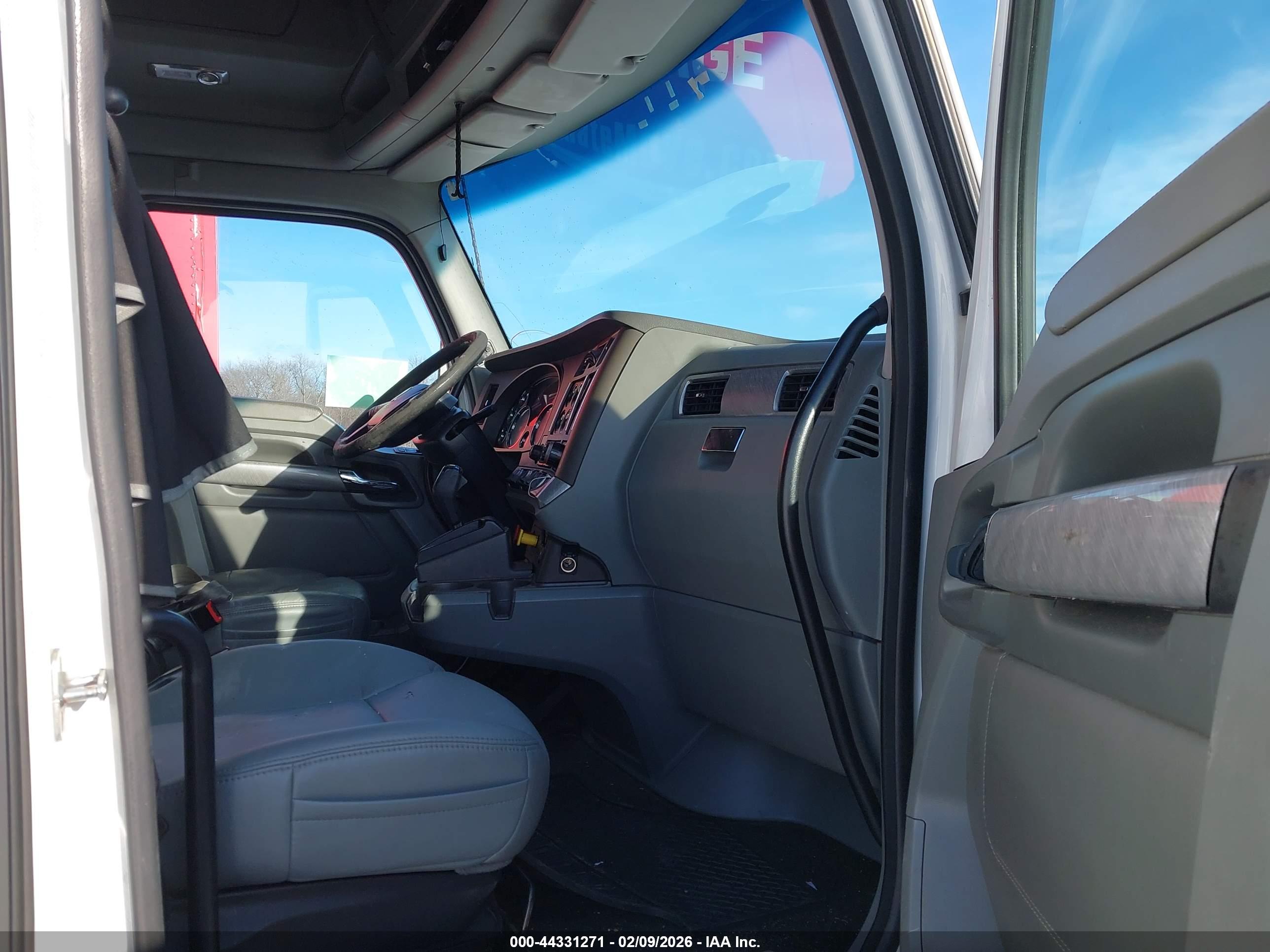 KENWORTH T680 image 8