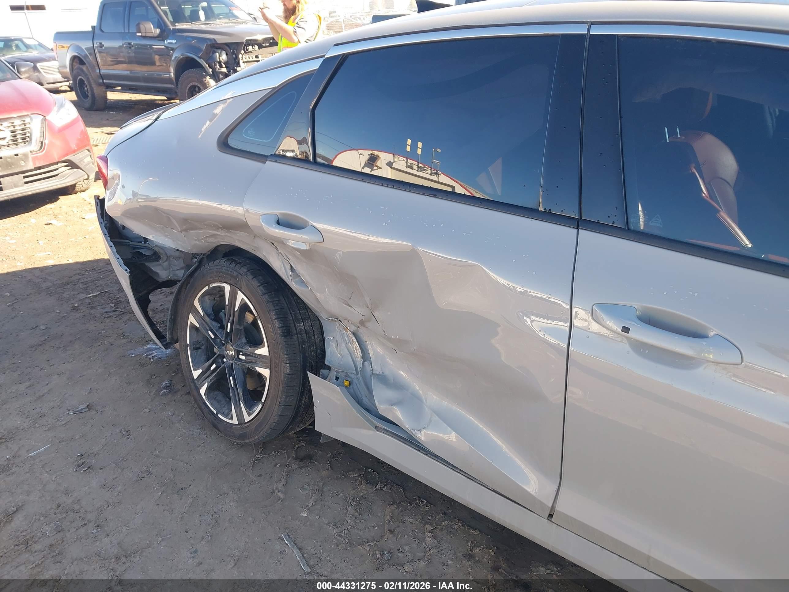 KIA K5 image 6