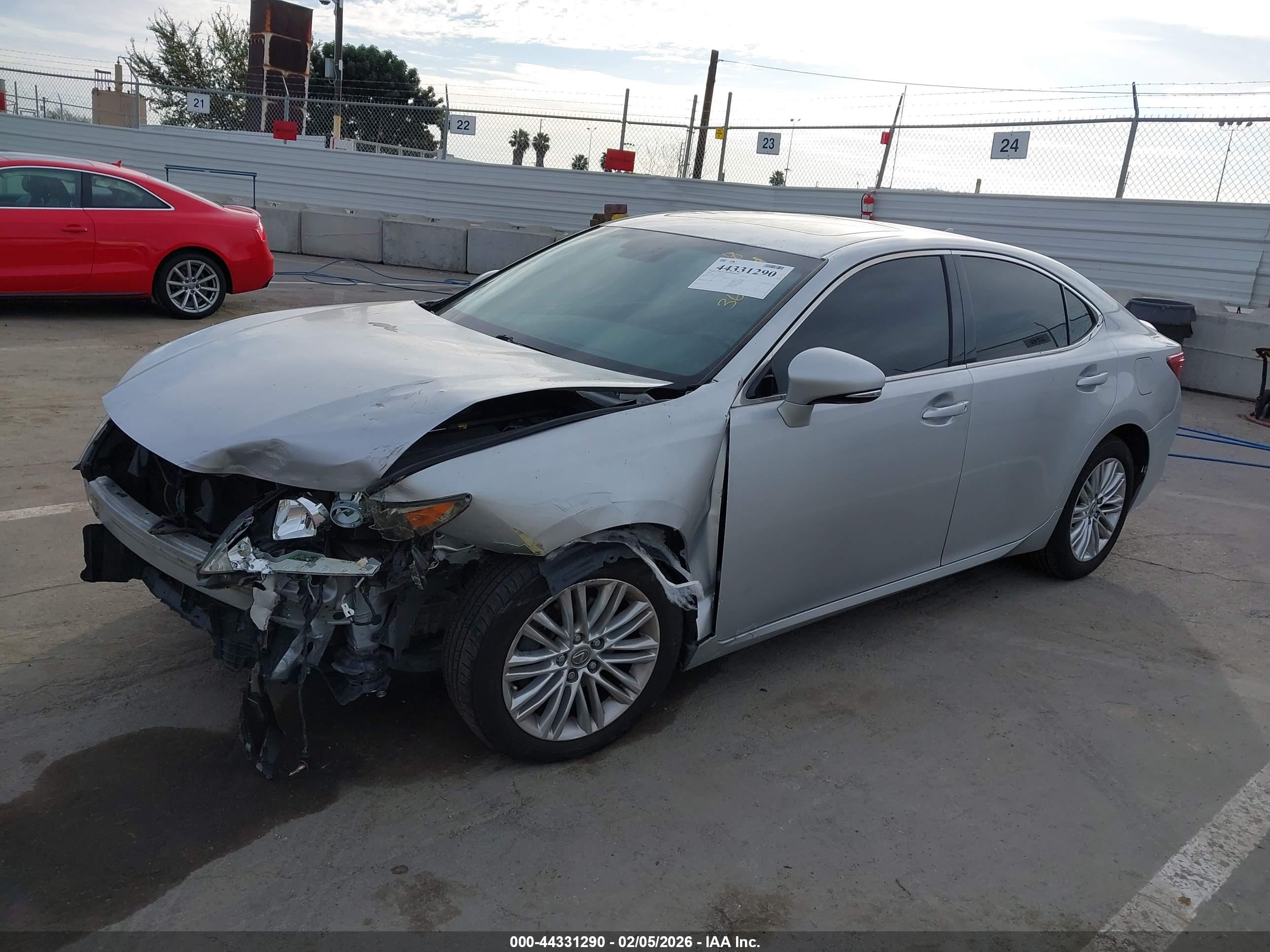 LEXUS ES image 2