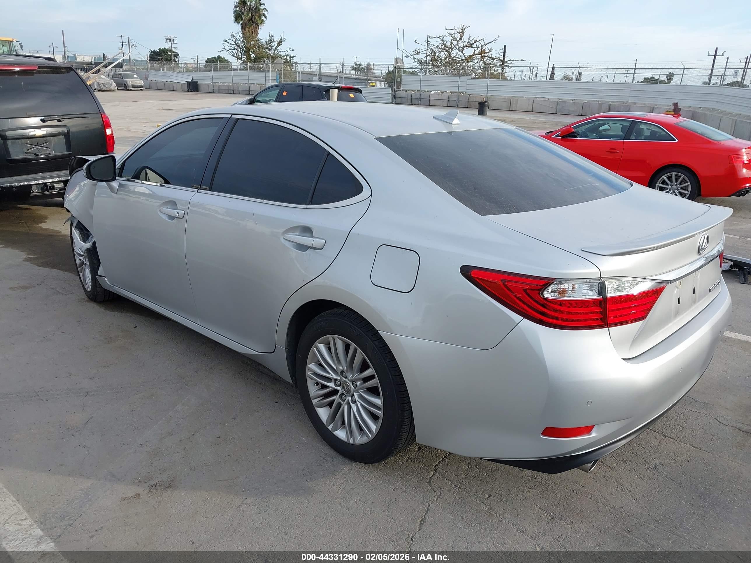 LEXUS ES image 3