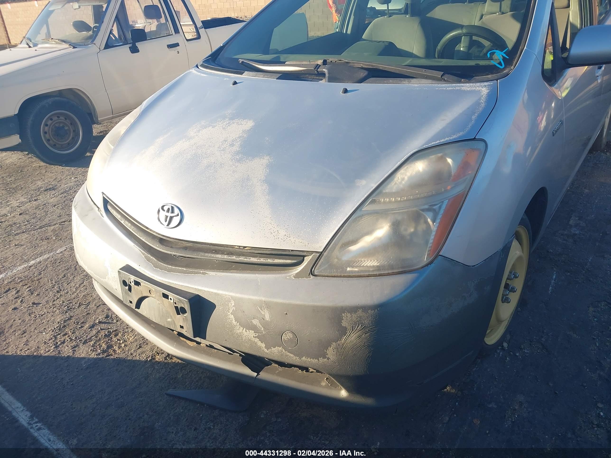 TOYOTA PRIUS image 6