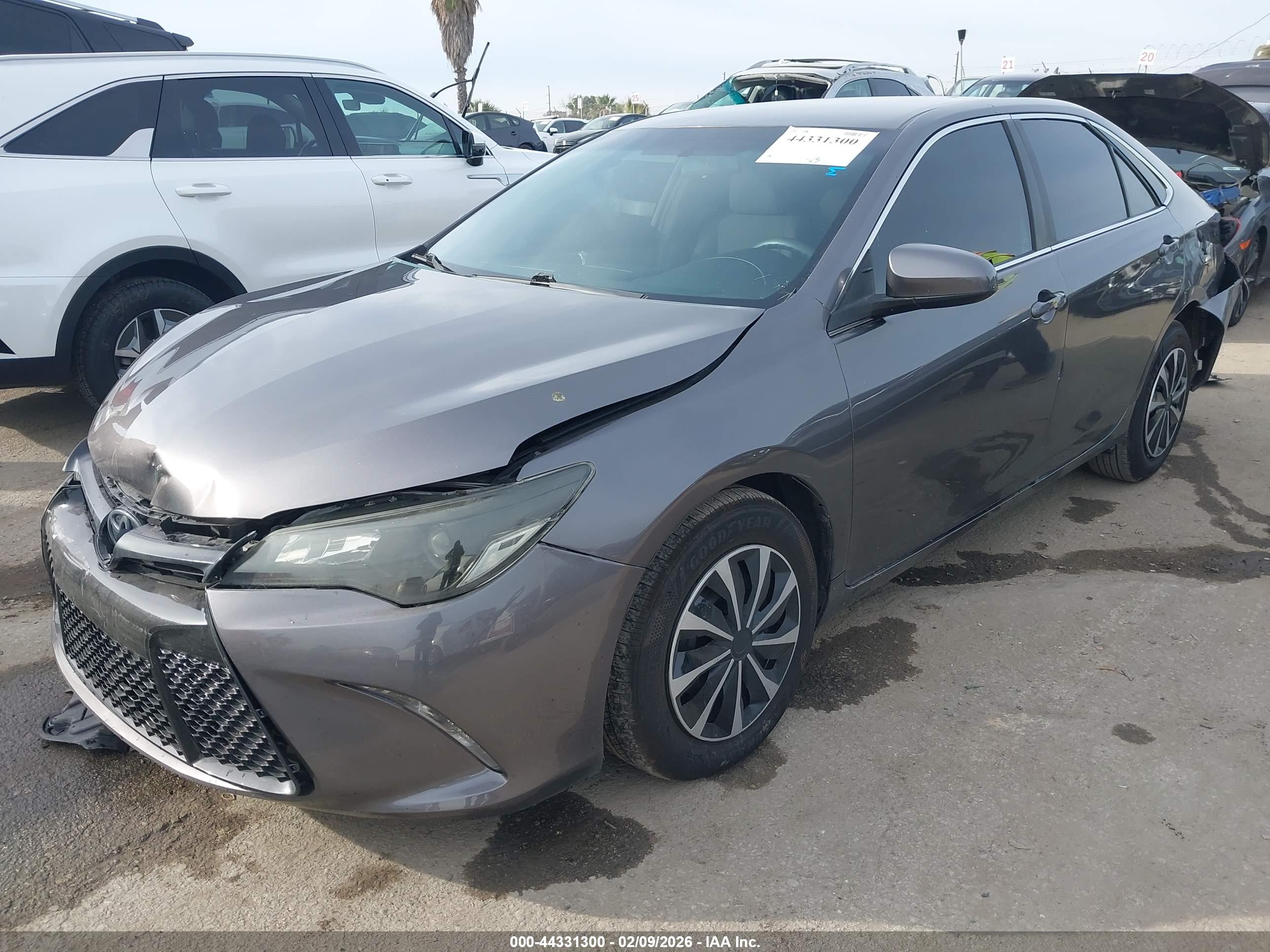TOYOTA CAMRY image 2