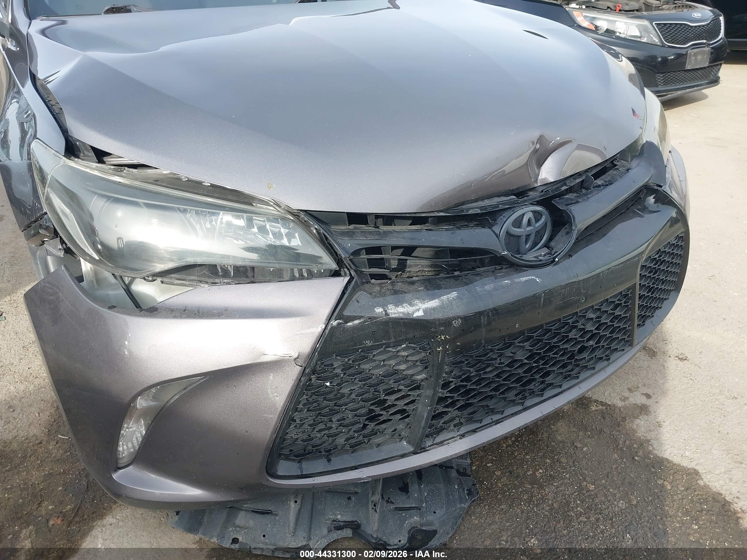 TOYOTA CAMRY image 6
