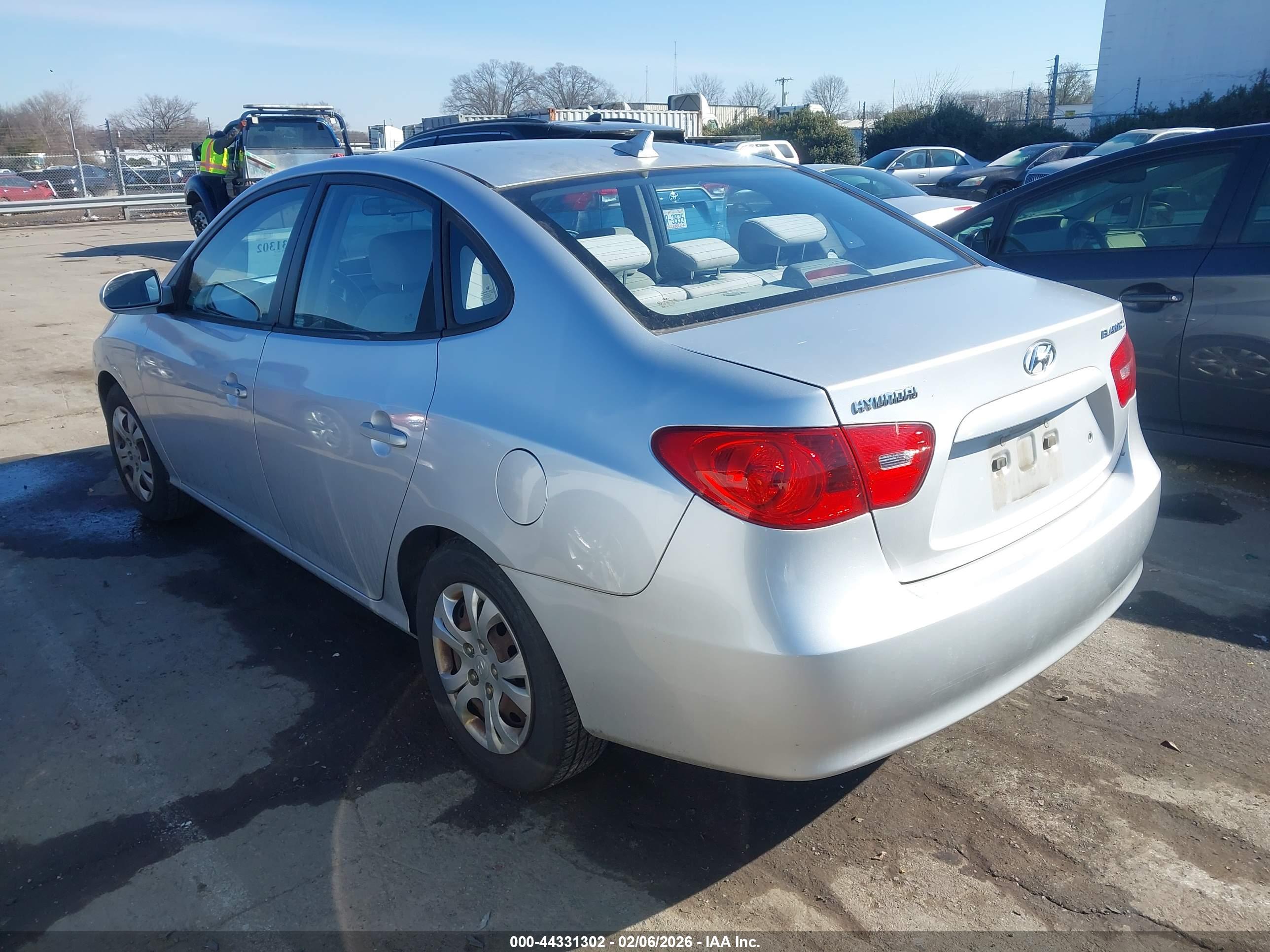 HYUNDAI ELANTRA image 3