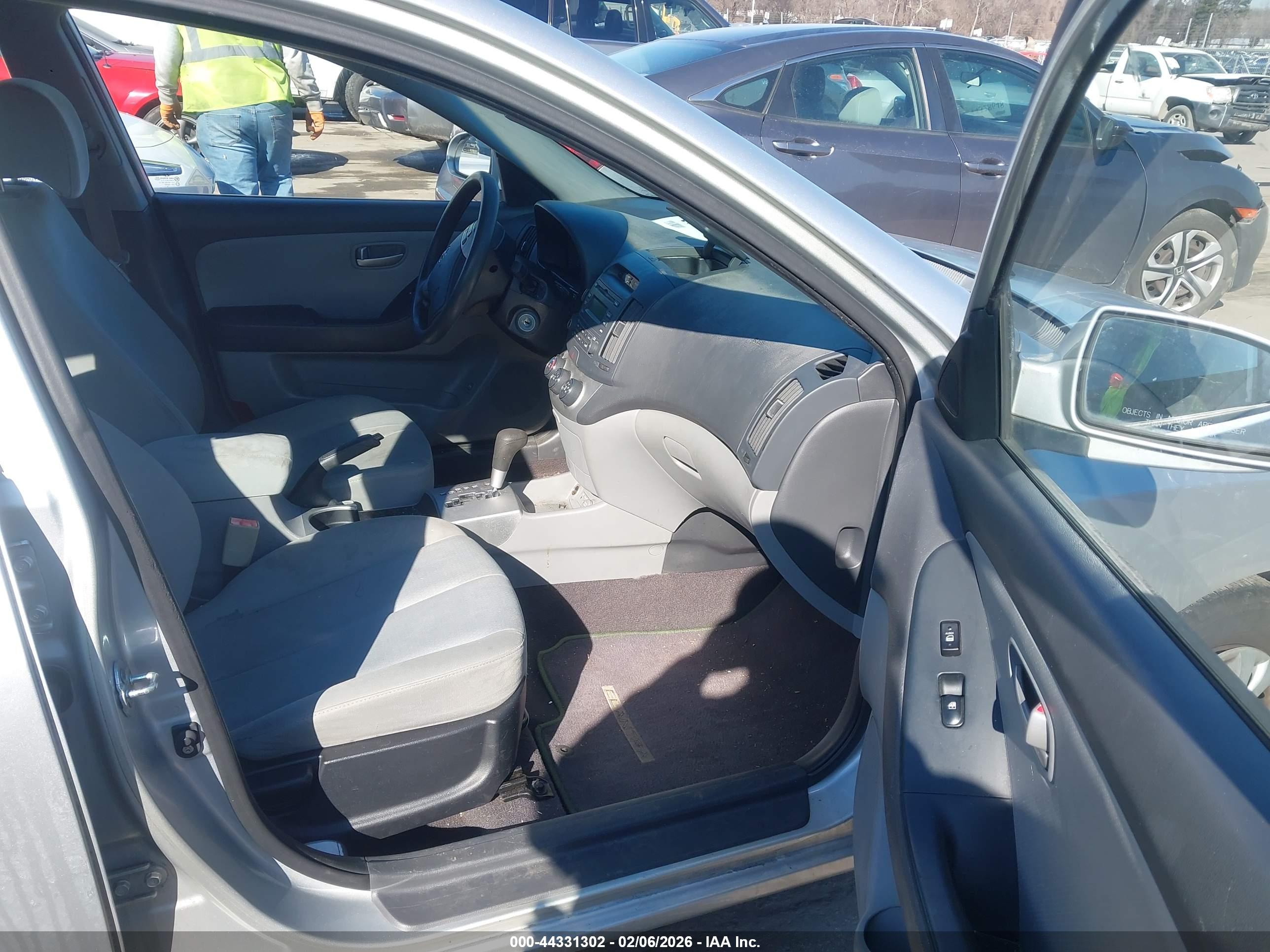 HYUNDAI ELANTRA image 5
