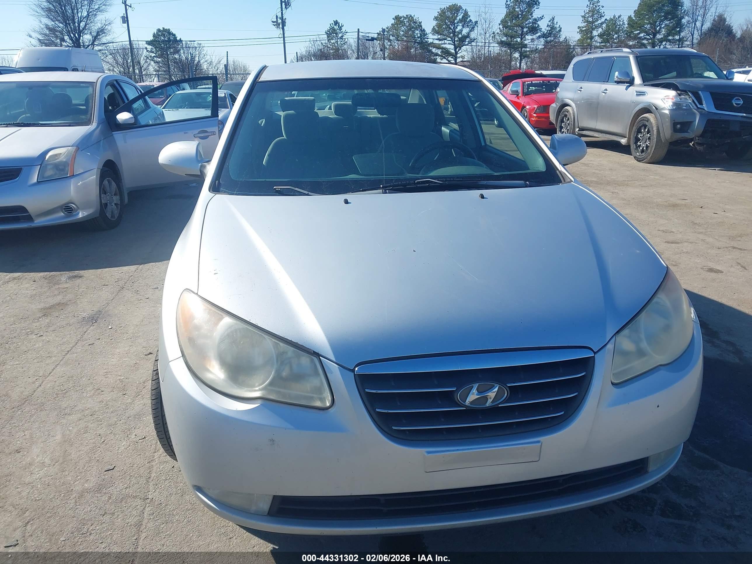 HYUNDAI ELANTRA image 6