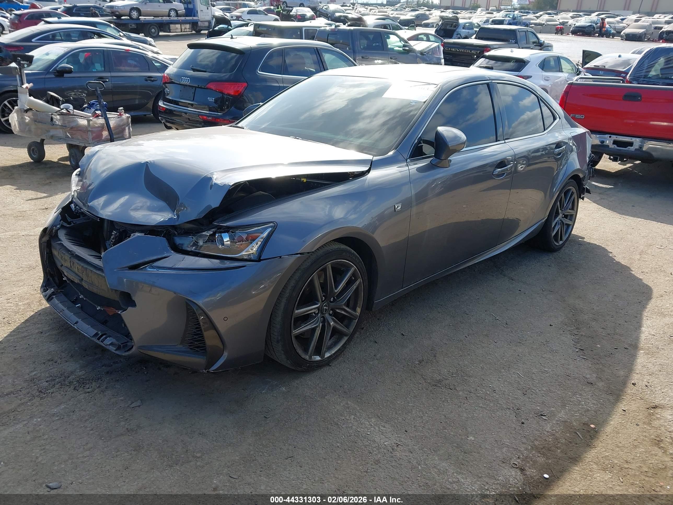 LEXUS IS image 2