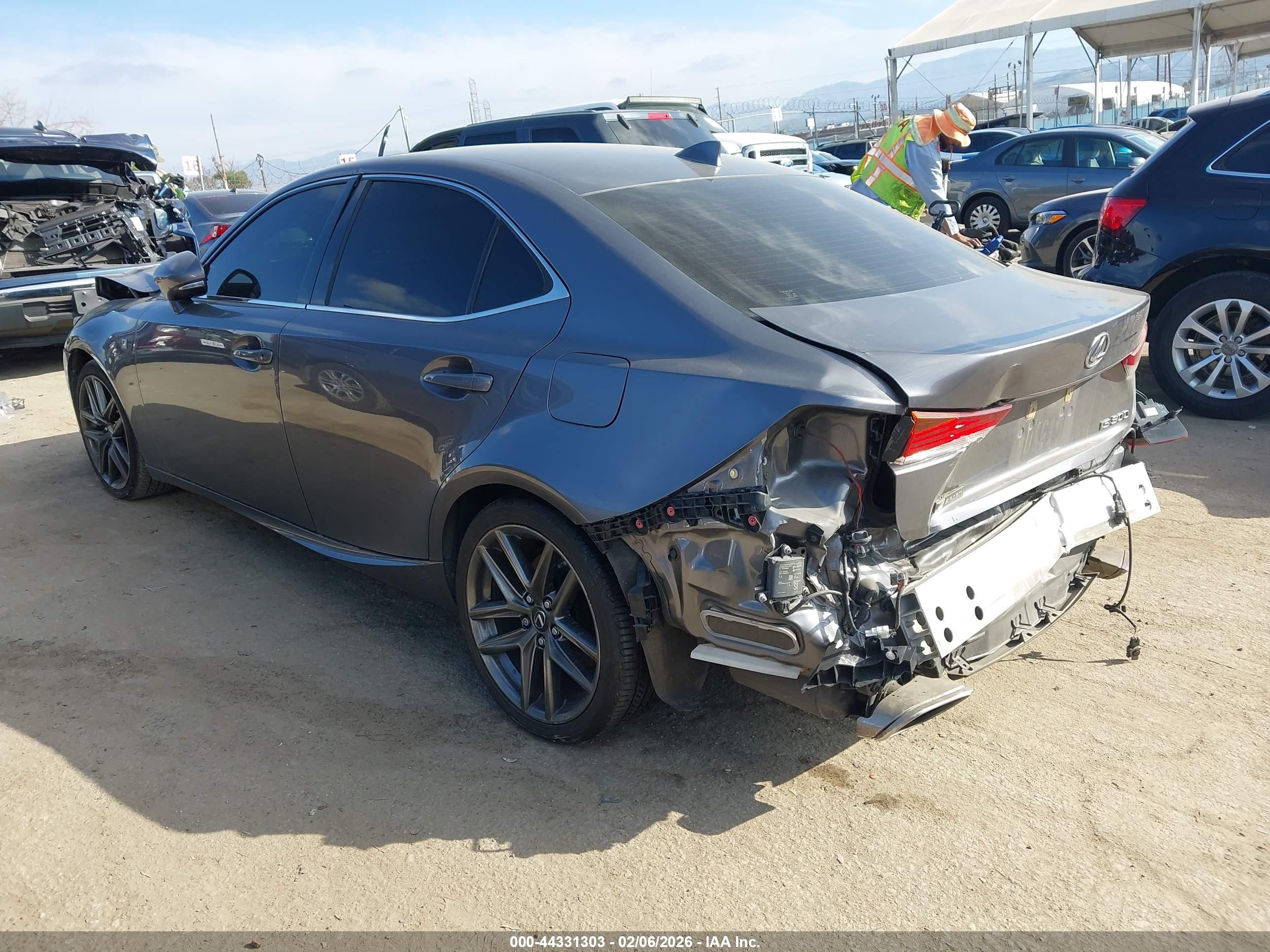 LEXUS IS image 3