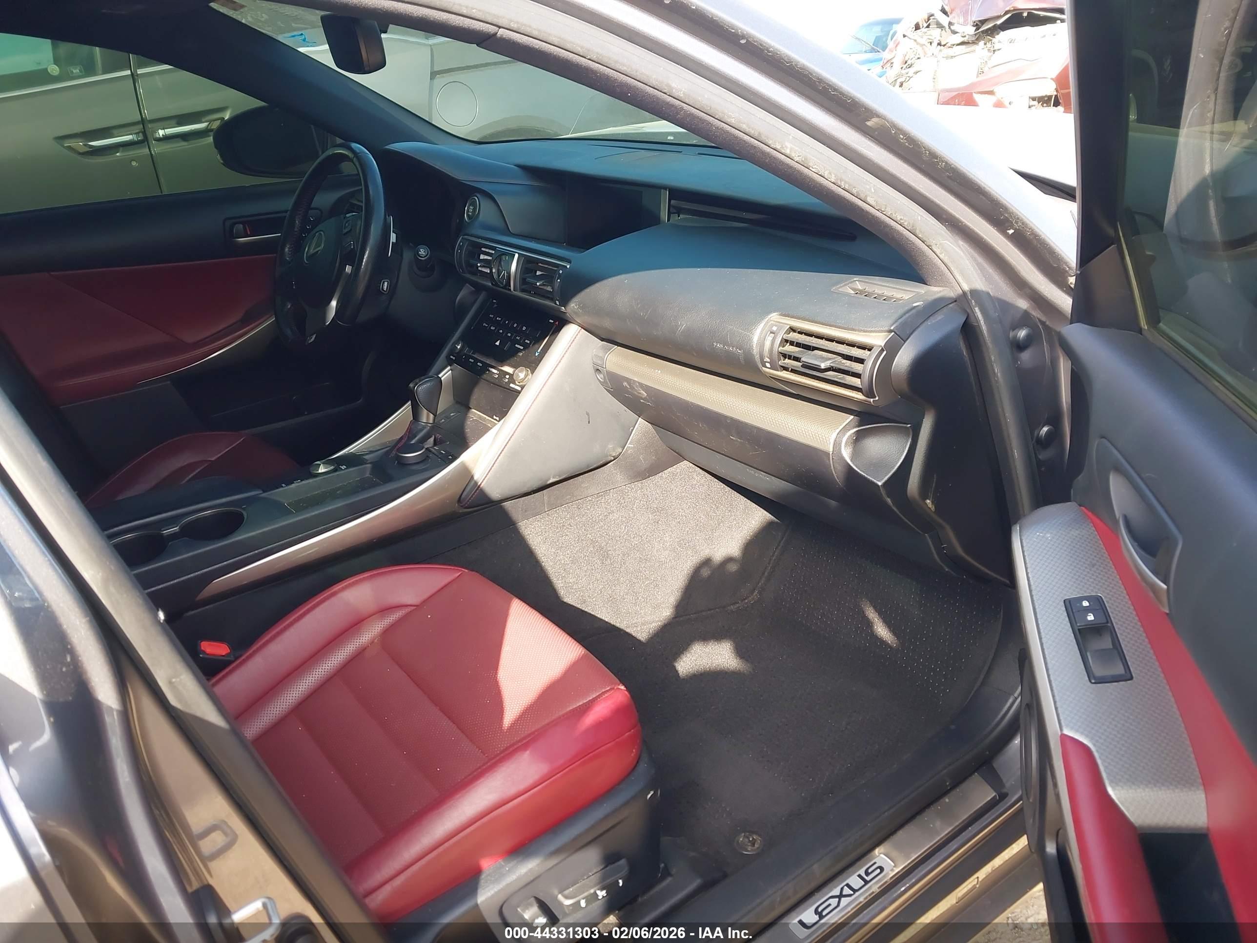 LEXUS IS image 5