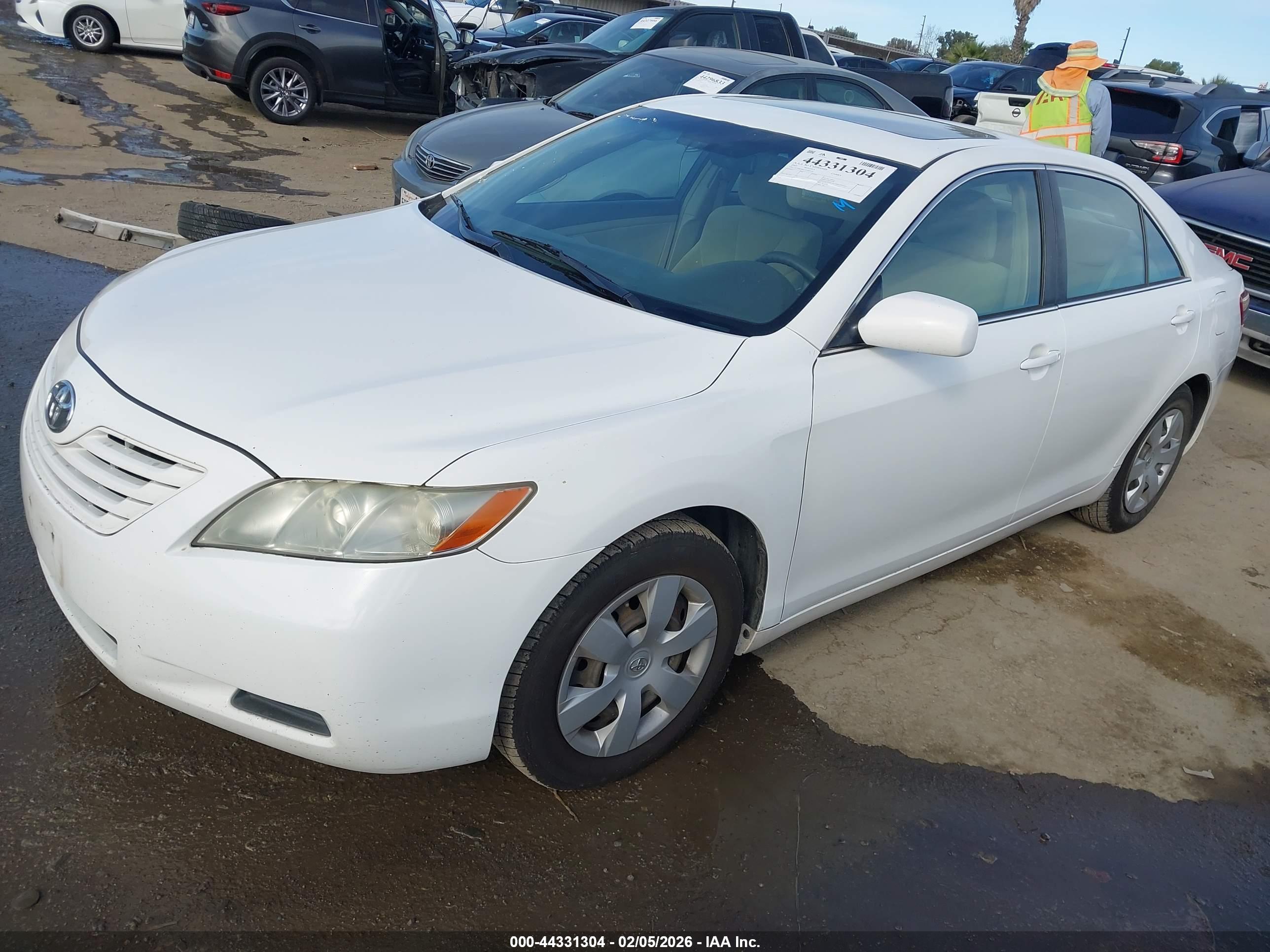 TOYOTA CAMRY image 2