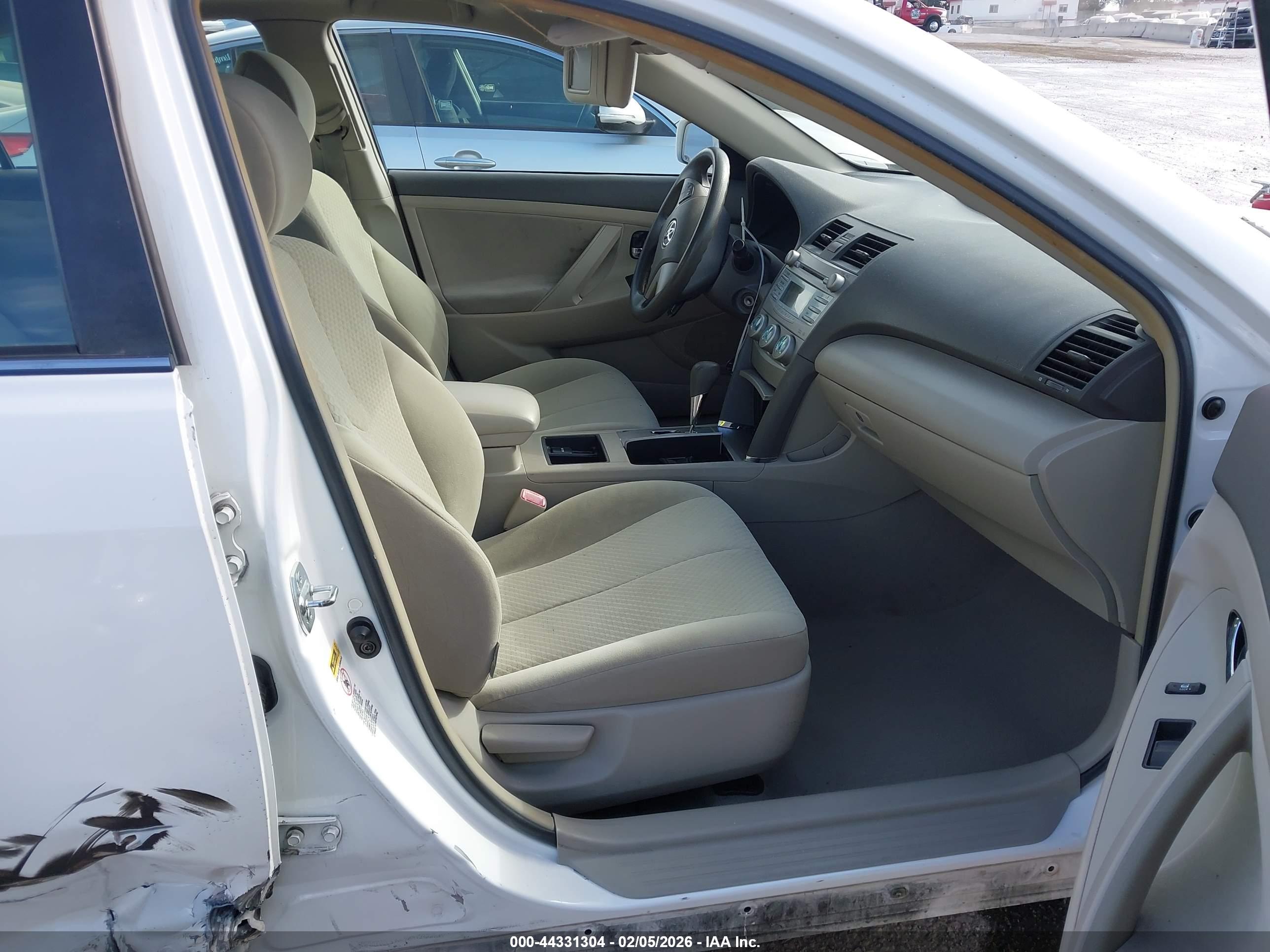 TOYOTA CAMRY image 5
